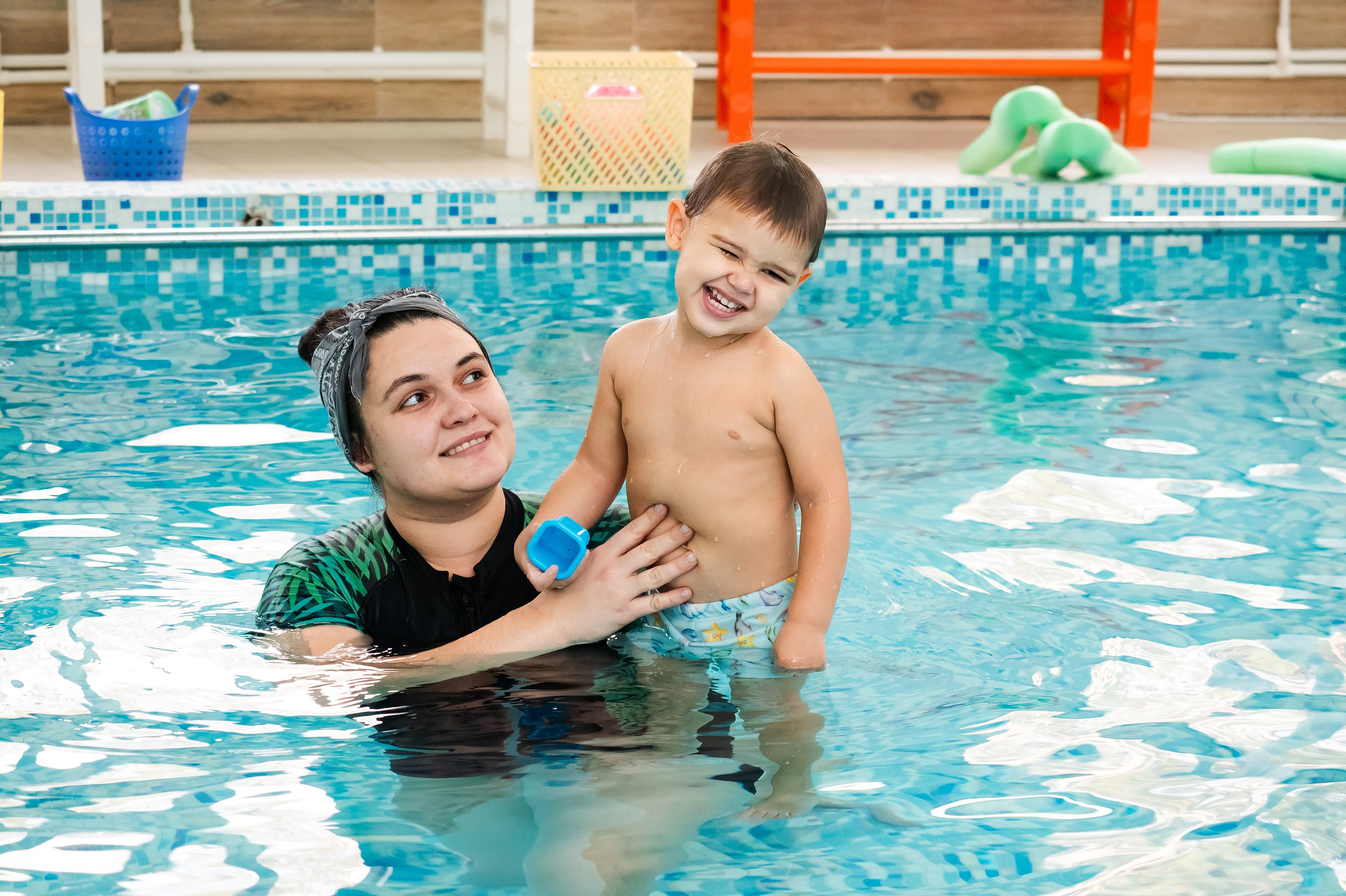Грудничковое плавание. Репортажный, семейный и детский фотограф в Пензе и Заречном Арина Ермилова. Картины барельеф на заказ