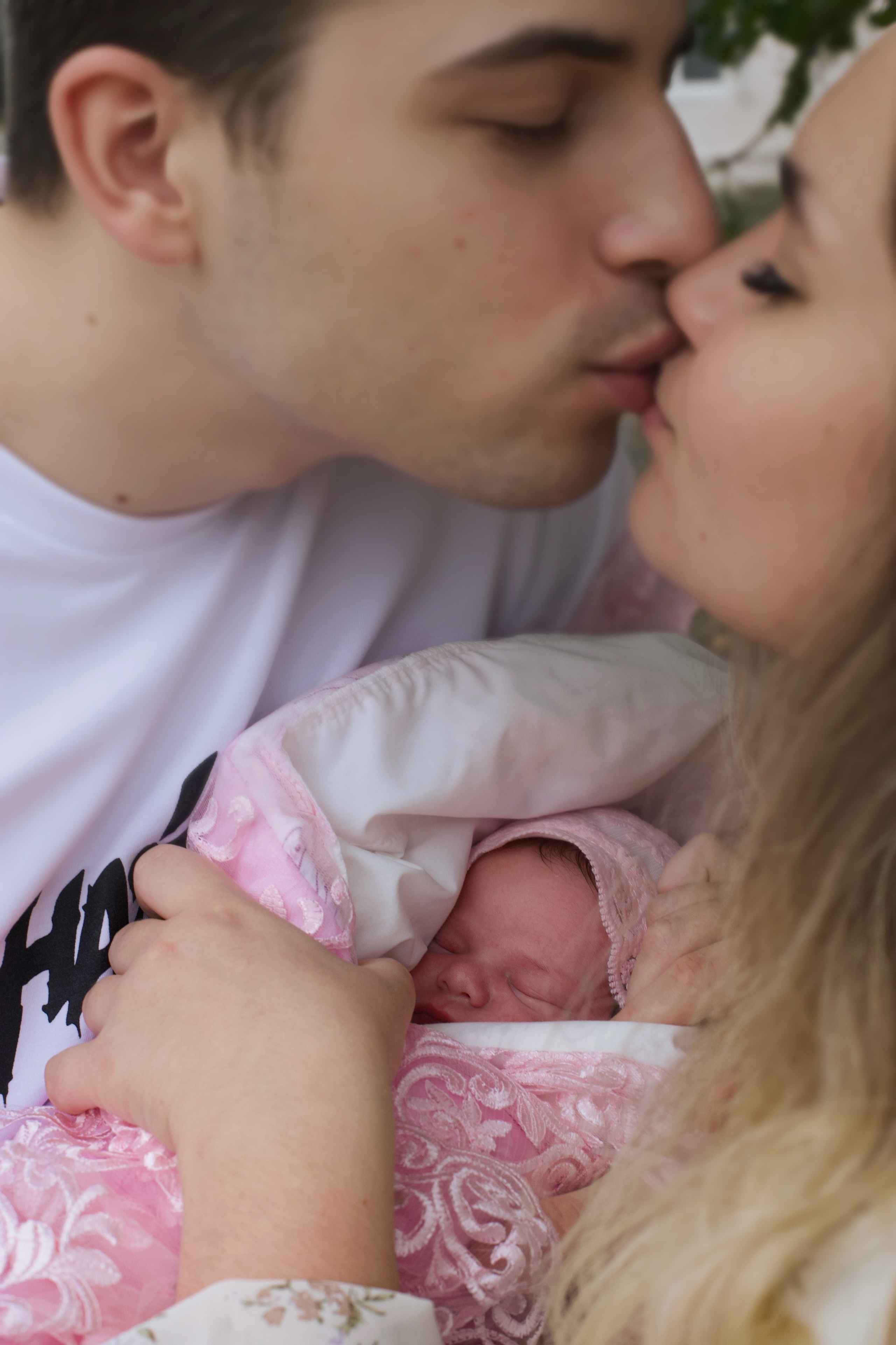 Выписка Аня и Давид. Репортажный фотограф Анапа