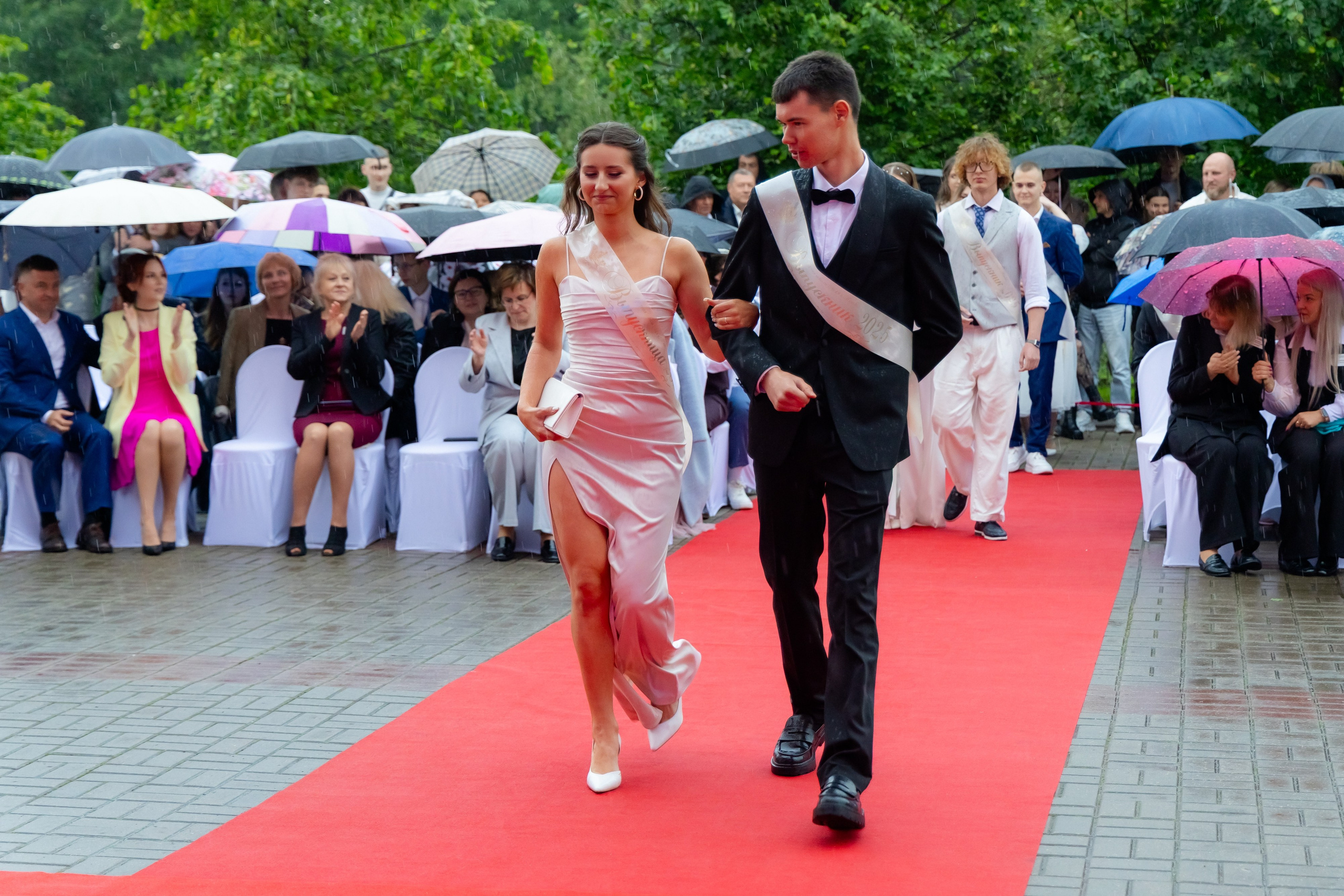 Школьный выпускной 2025 год в Минске, Беларуси. Свадебный фотограф в Минске/Беларуси Сергей Спиридонов