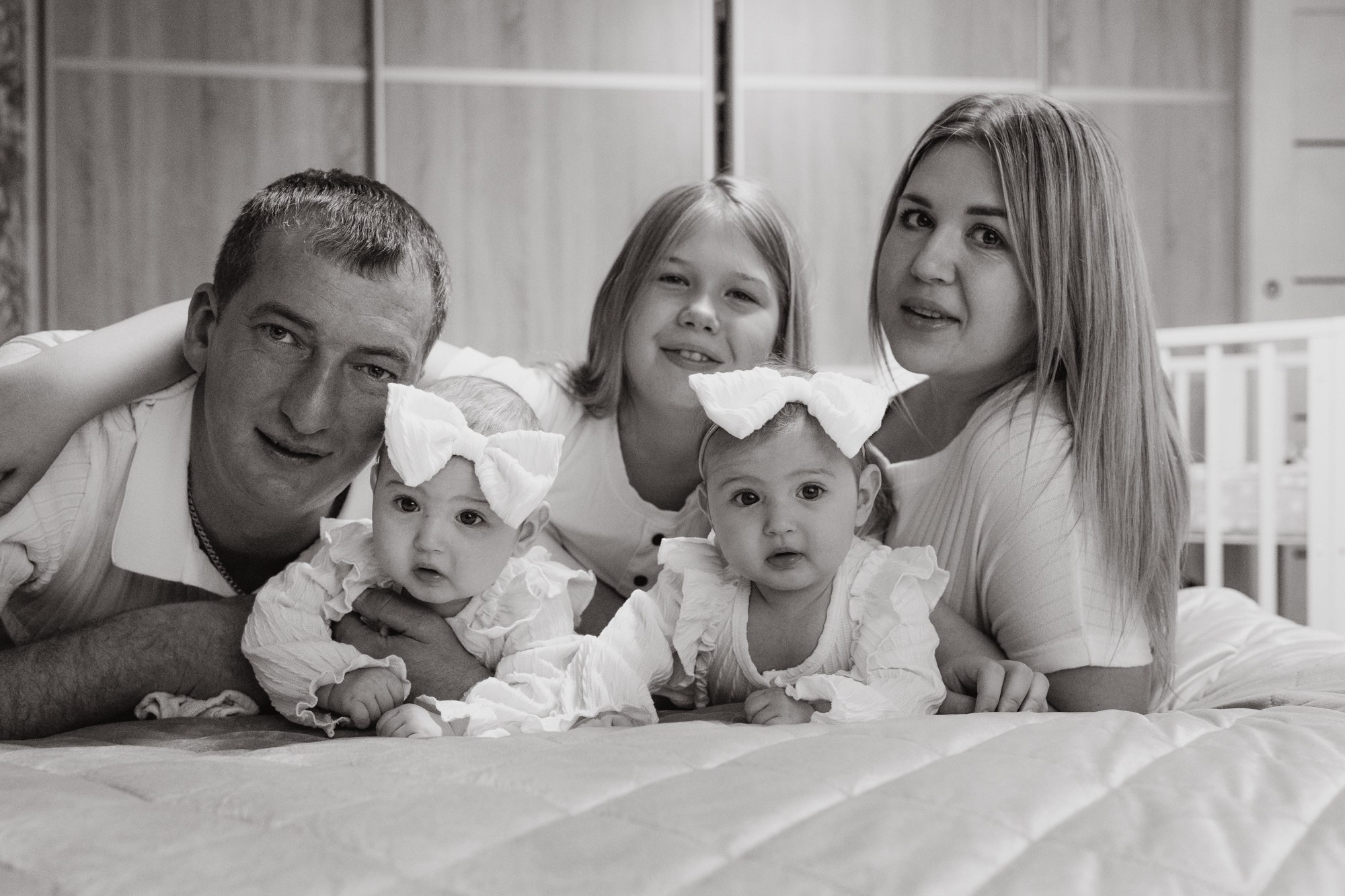 Семейная фотосессия с двойняшками в квартире. Свадебный и репортажный фотограф в Ярославле Евгений Сальников