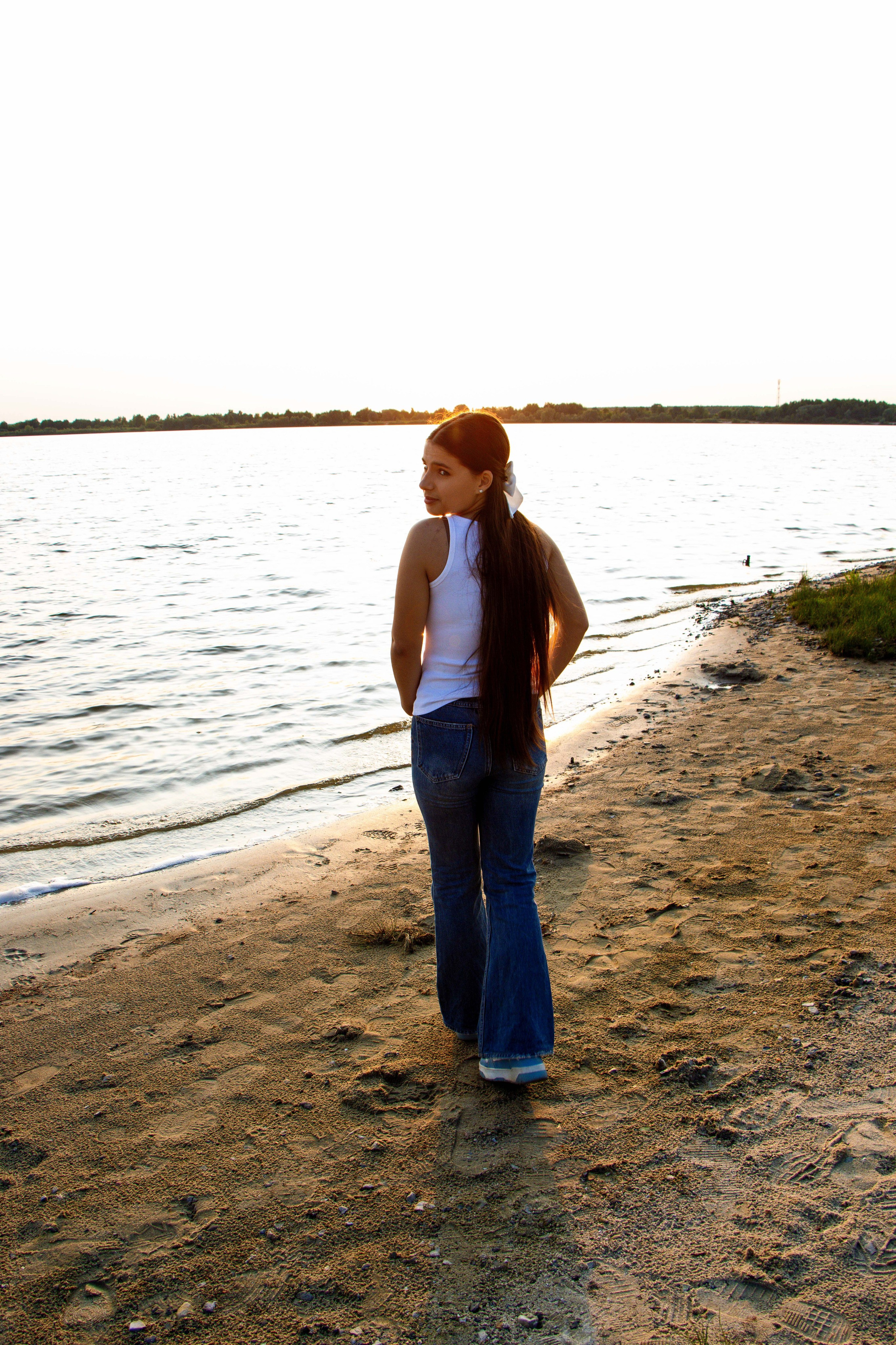 Эмилия у озера. Фотограф Татьяна Матрос