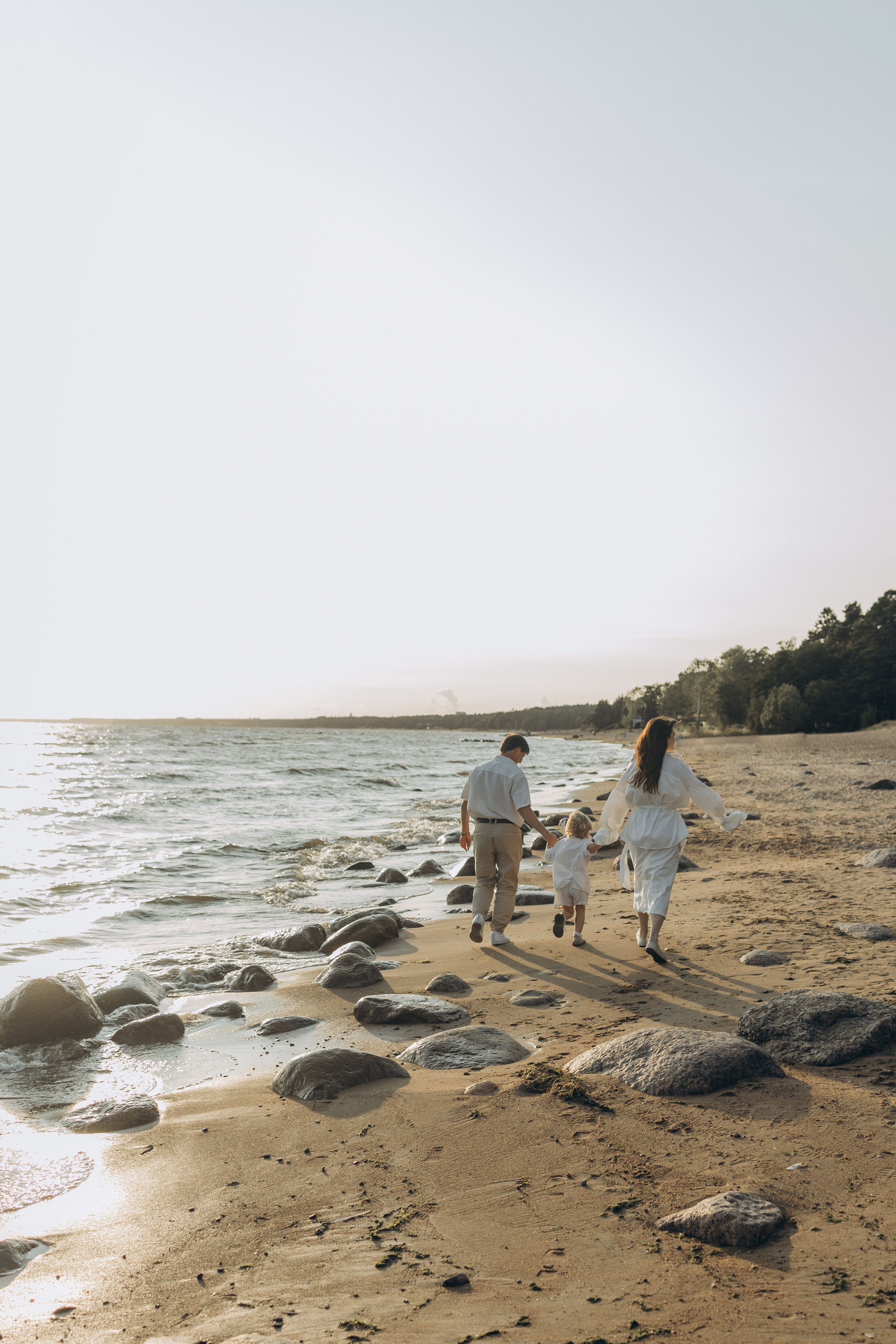 Эмилия, Дмитрий и Демид на Финском заливе. Семейный фотограф в Москве Виктория Ястребинская