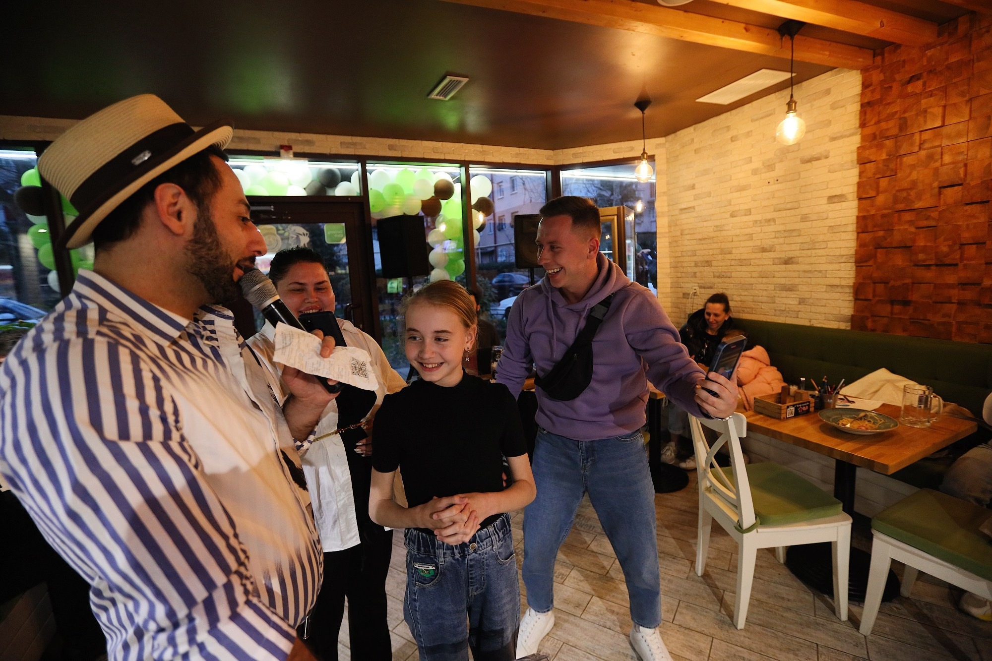 20 лет кафе Энос (без коррекции). Professional photographer in Sochi Victoria Joy. Teaching Photography