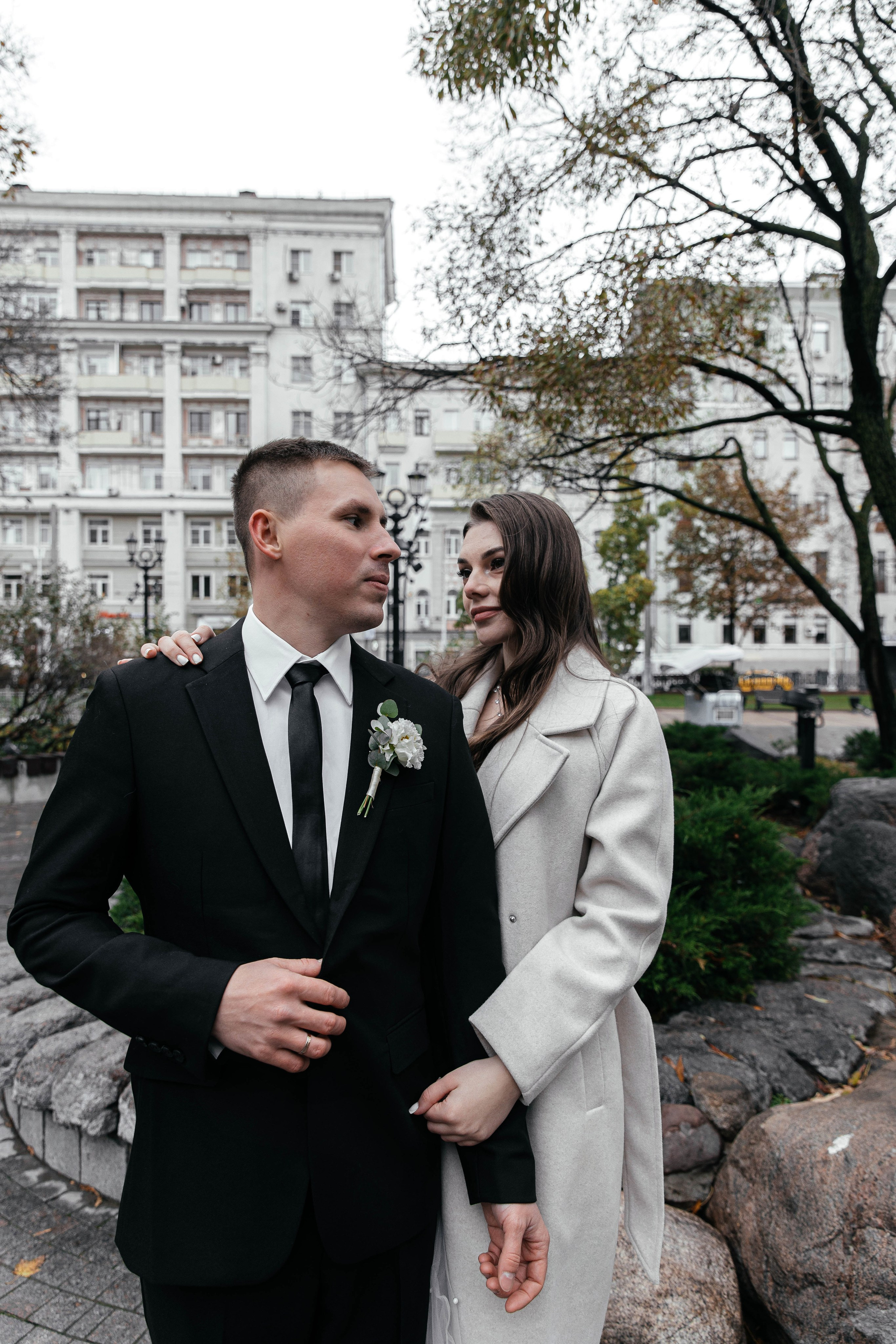 Прогулка под дождём. Свадебный фотограф в Москве