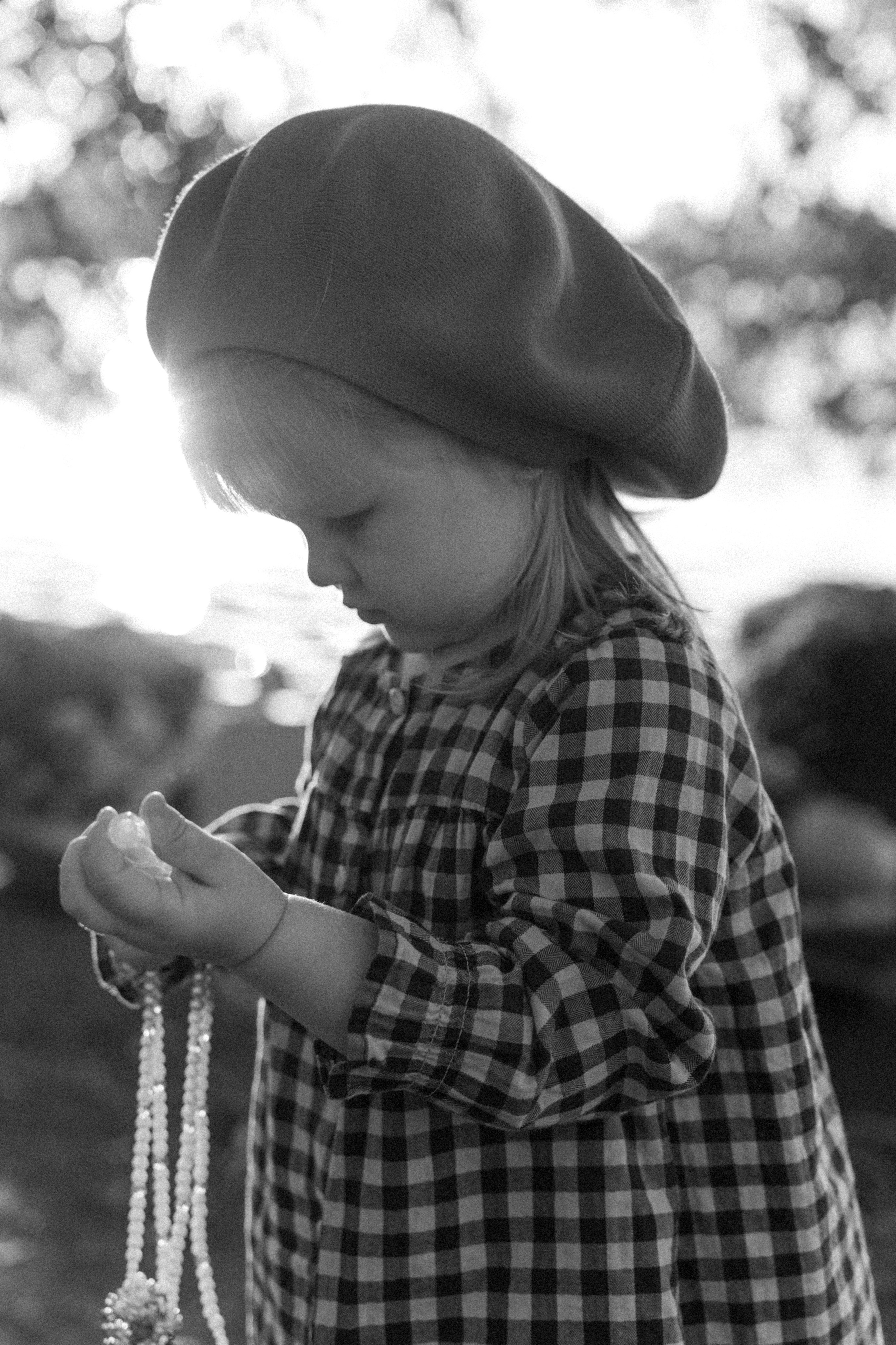 Хризантемовое плаванье маленькой мечтательницы. Ваш семейный фотограф в Минске — Вика Трегубова