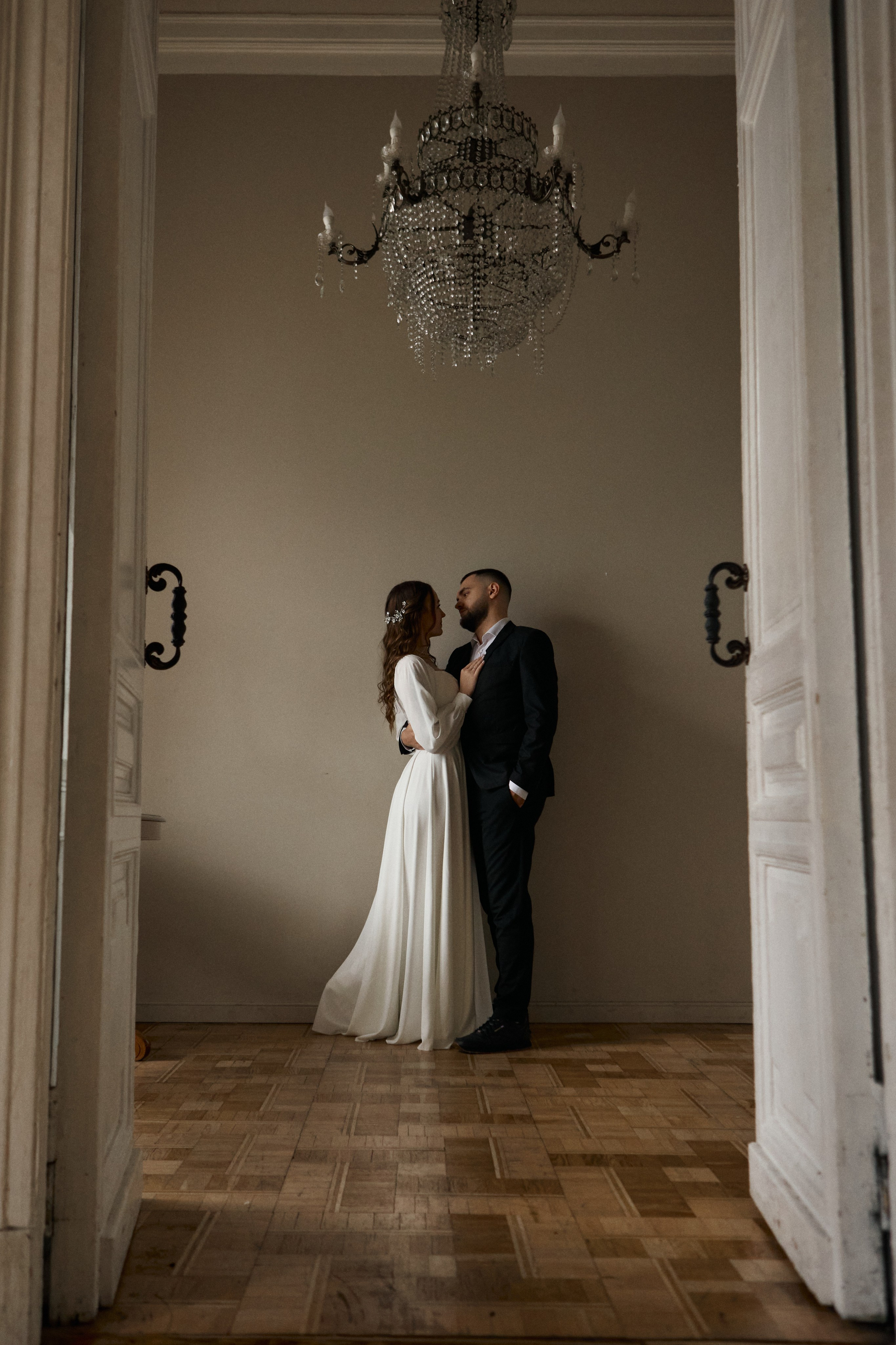 фотосессия жениха и невесты в особняке