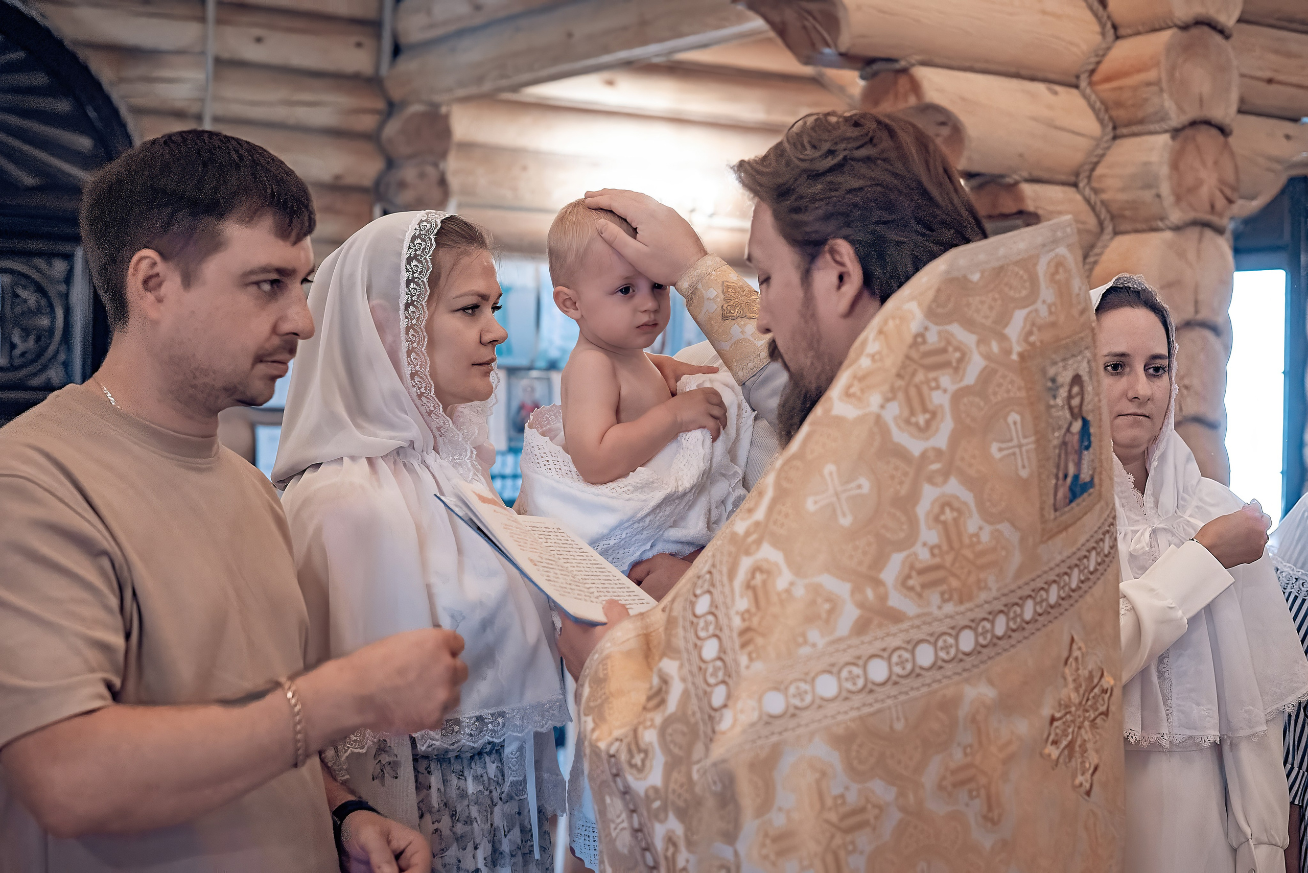 Крещение Витюши в храме священномученника Амфилохия. Фотографы крещения/венчания  Красноярск Татьяна и Вячеслав Переваловы