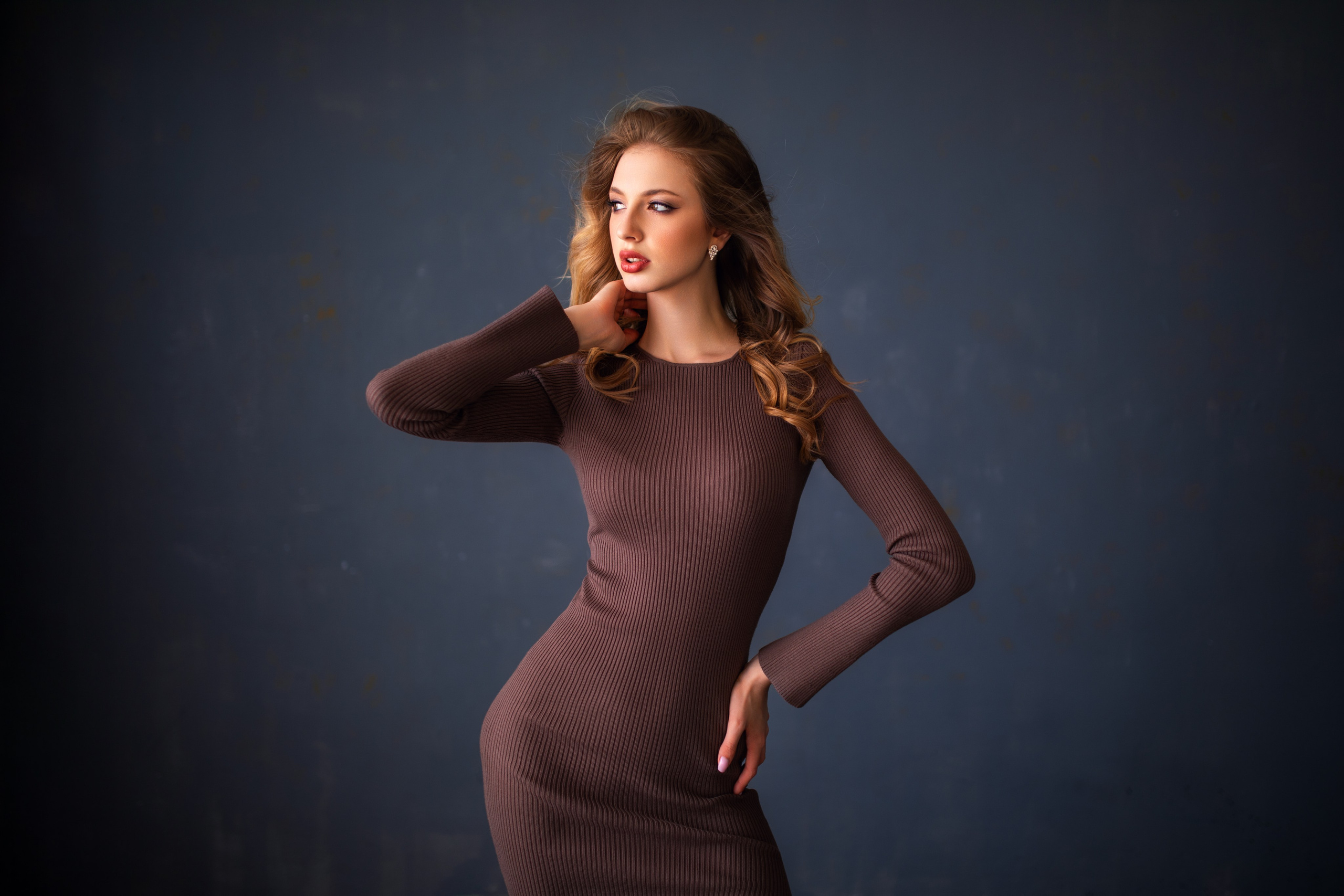 Съемка с Ксенией в студии с минимальным интерьером в формате для «себя»