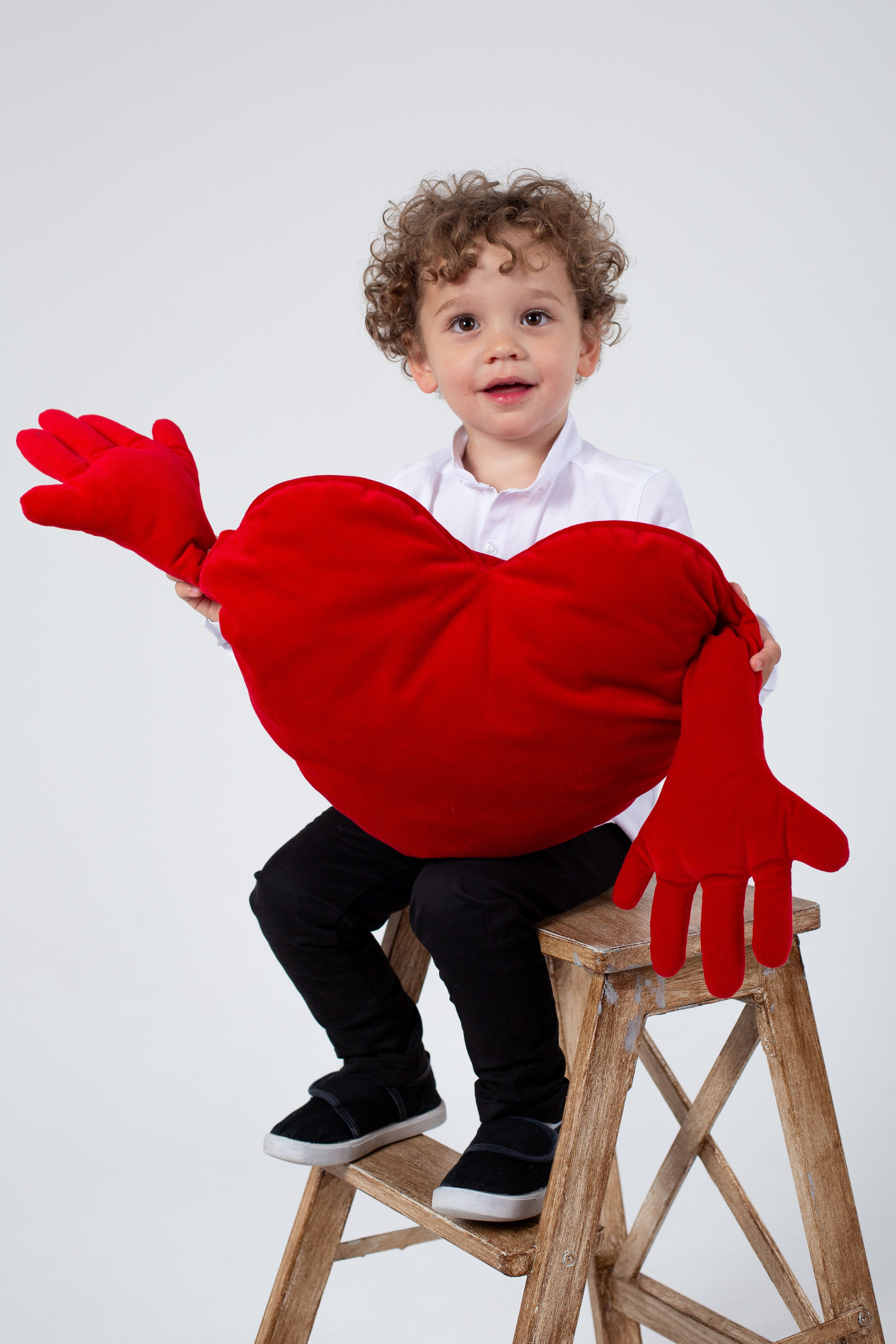 Детки. Фотограф Julia Milton | Портреты, съемки для маркетплейсов, лавстори, съёмка беременности в Санкт-Петербурге. Обучение фотографии в Спб очно