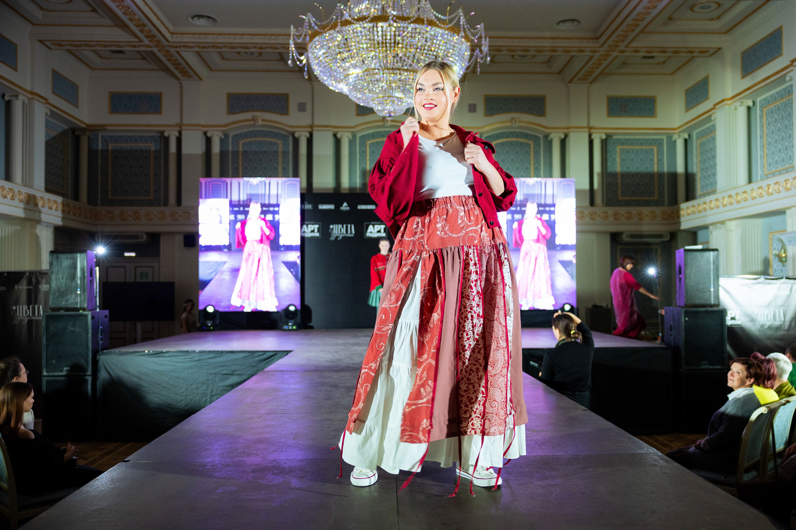 Арт-подиум «Цвета Удмуртии». Показ мод [25/10/24]. Фотограф Виноградов Константин