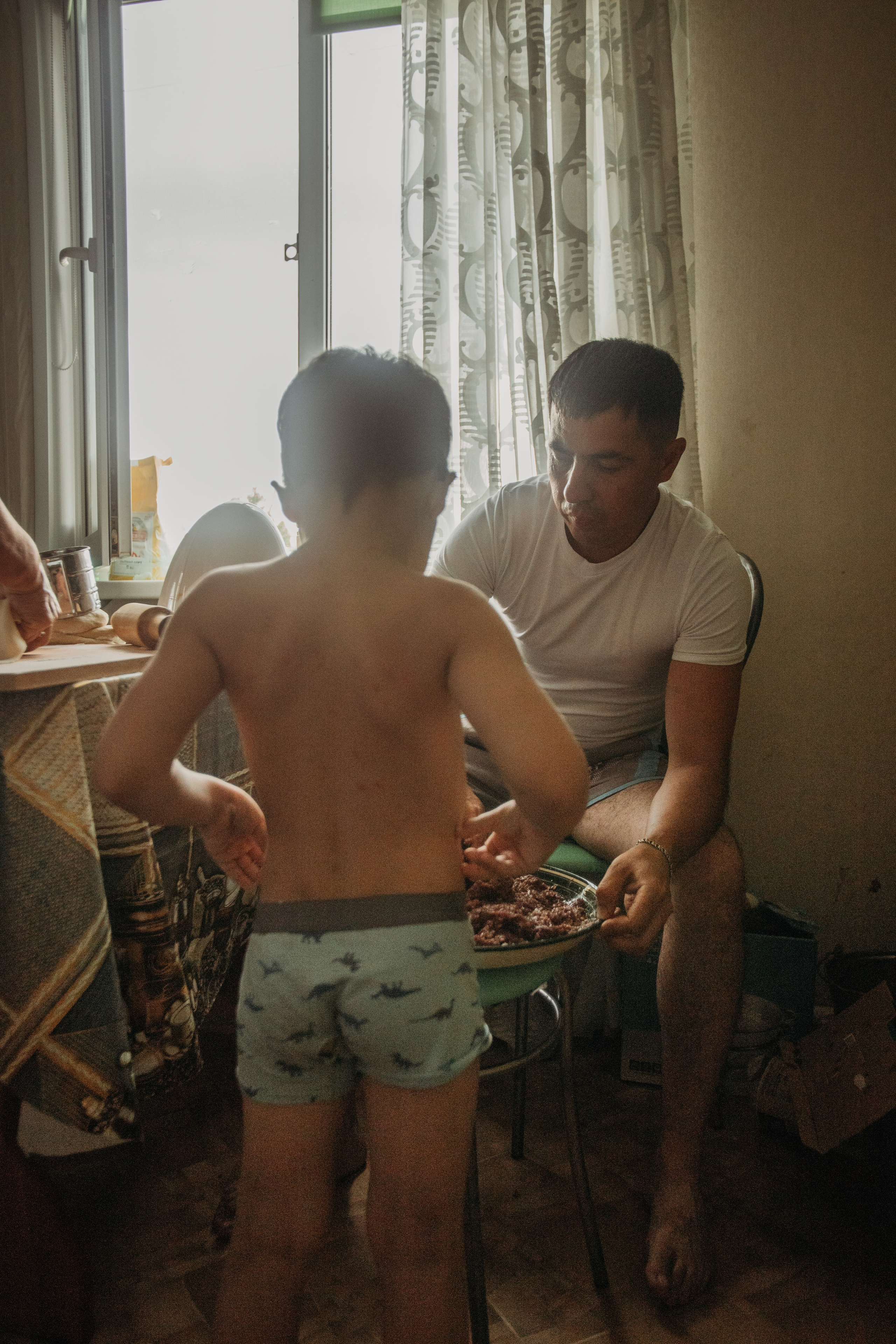 Домашняя фотосессия моей семьи. Венера Гайн. Репортажный фотограф  Тюмень. Обучение фотографии с 0