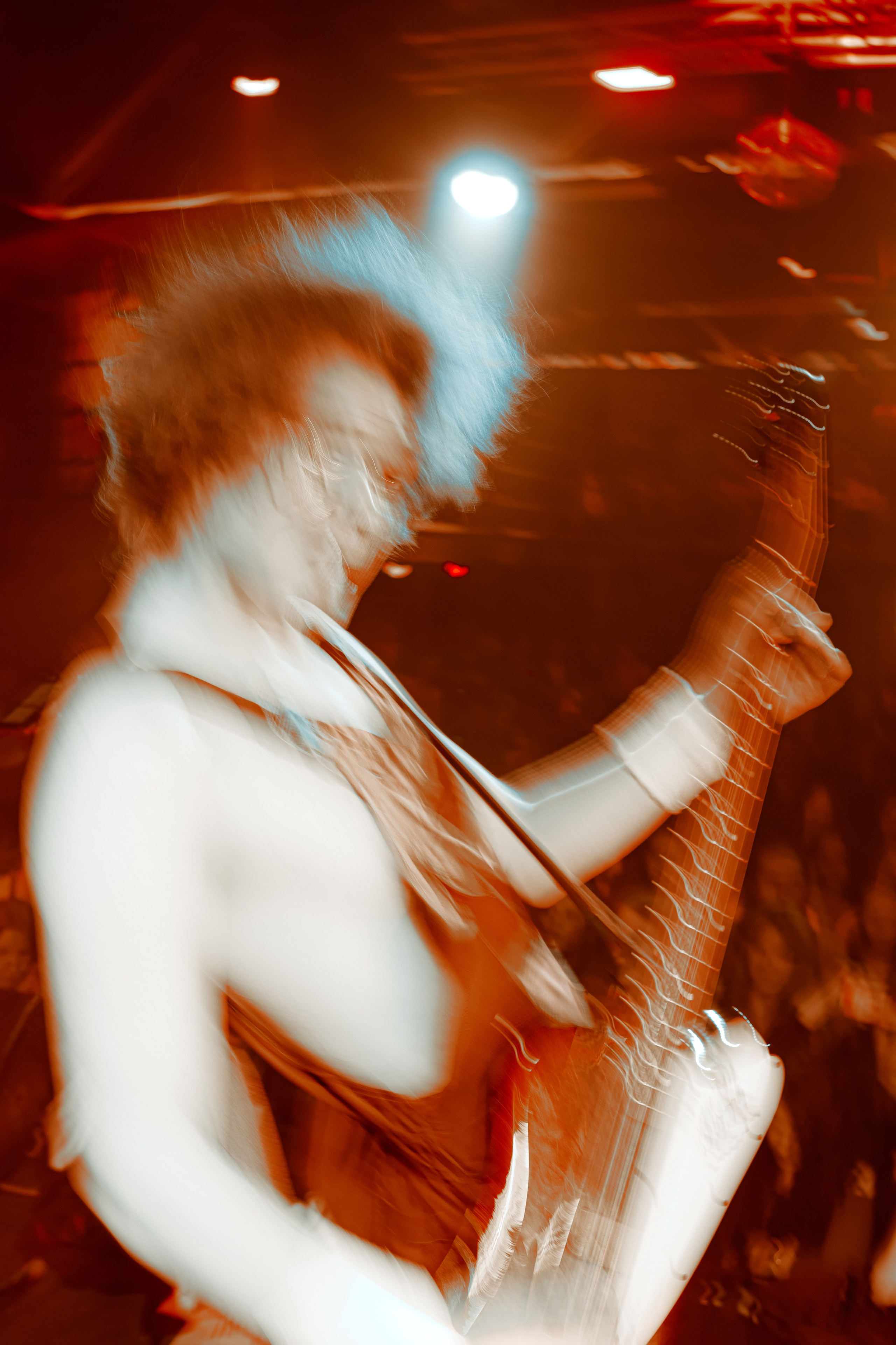 Фото артиста на рок-концерте. Концерт кавер группы