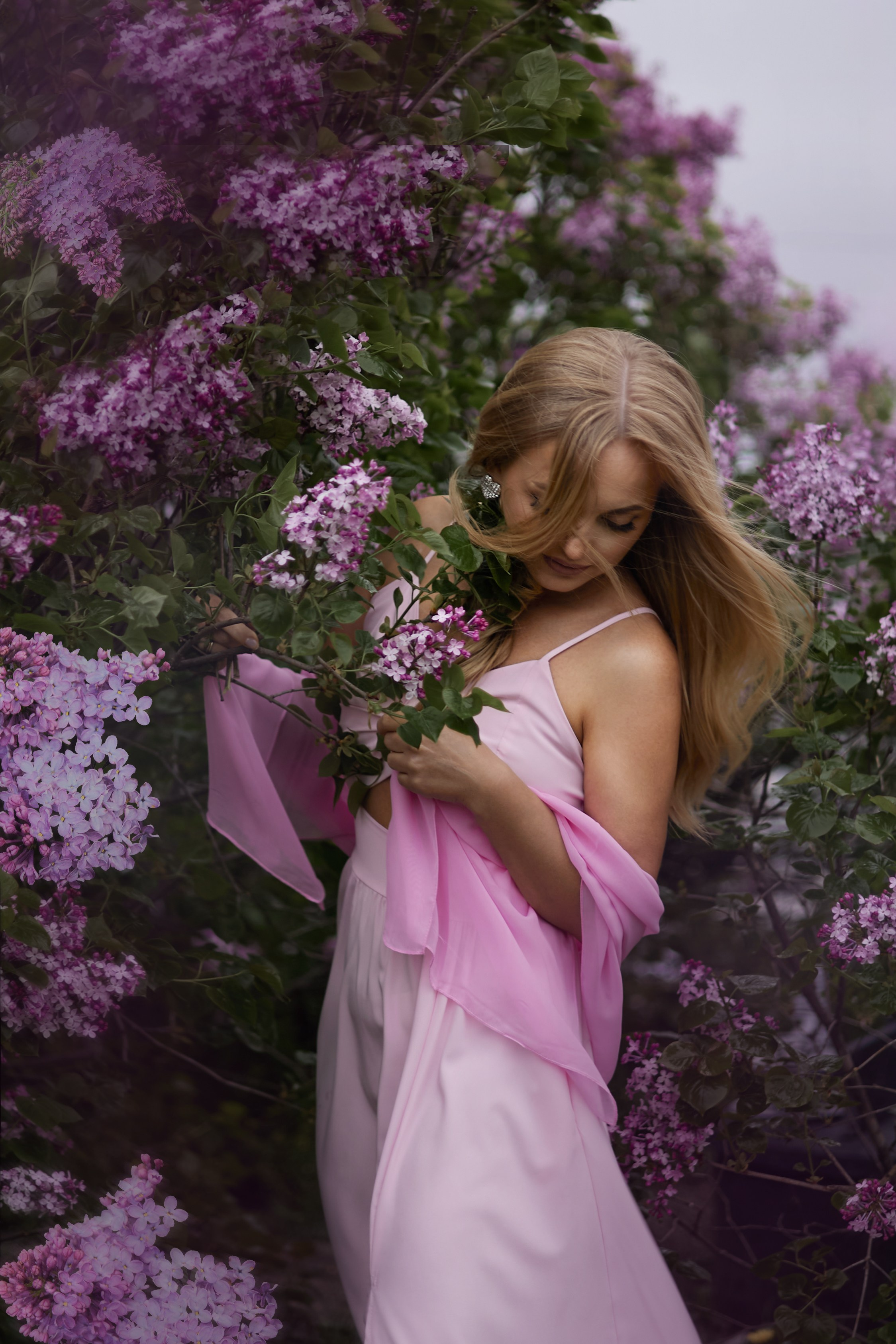 Ольга и сирень. Фотограф женского портрета, беременности и материнства Харькова Елена