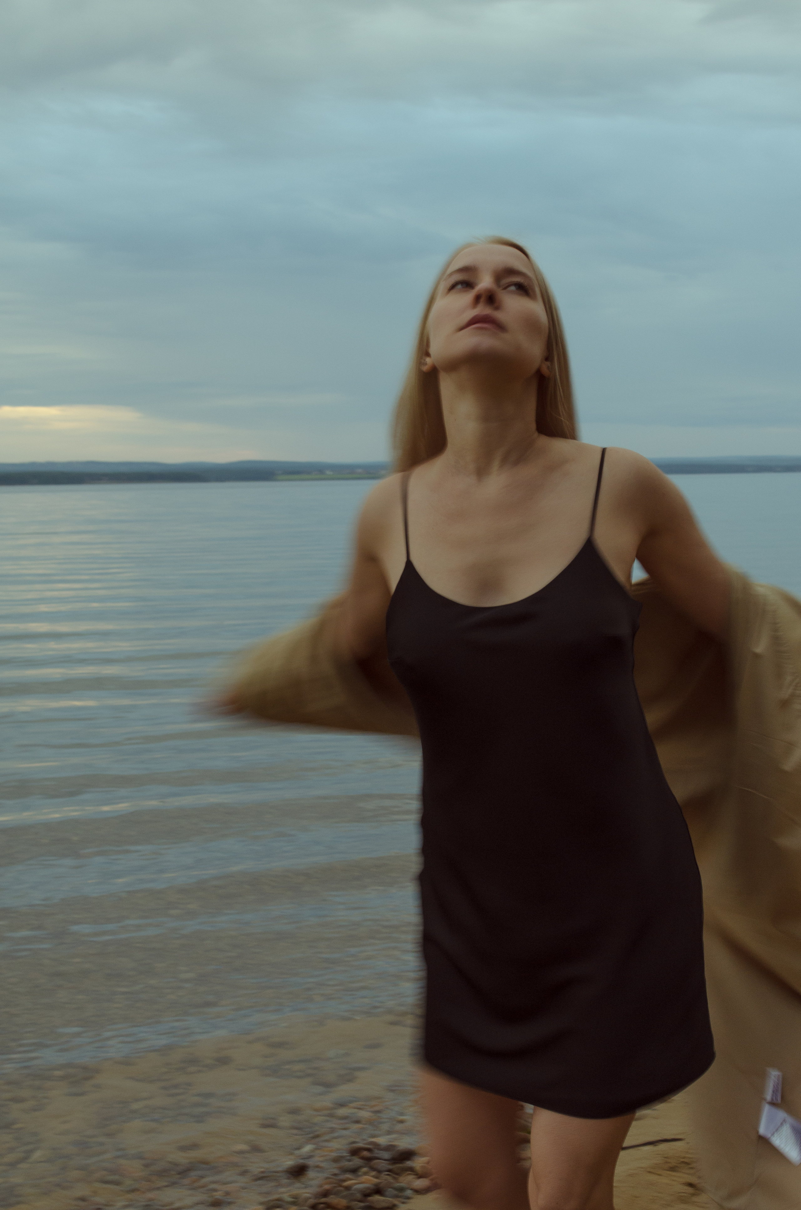 Летняя прогулочная фотосессия на пляже. Женский и семейный фотограф Анна Демина