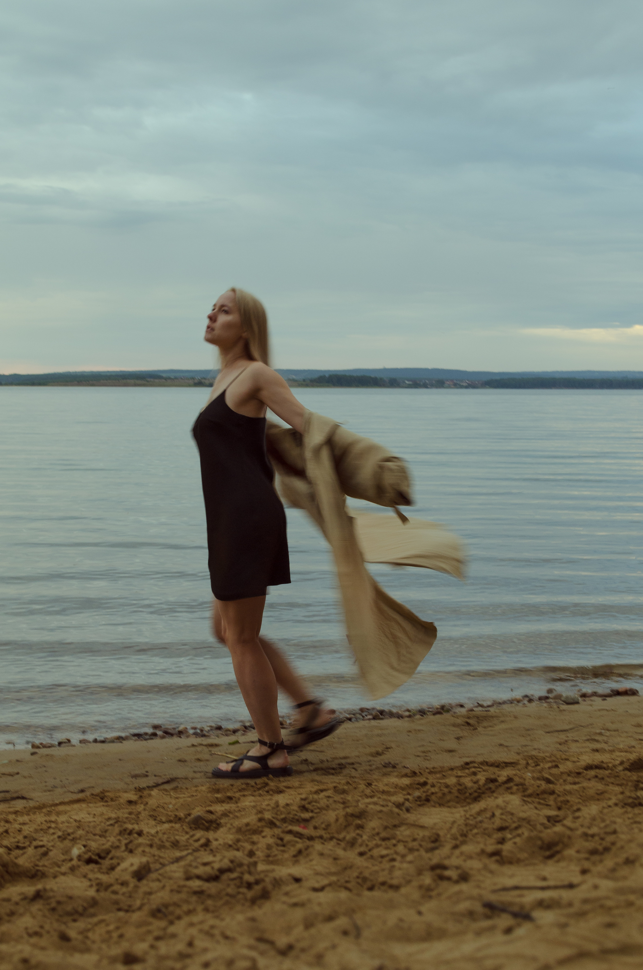 Летняя прогулочная фотосессия на пляже. Женский и семейный фотограф Анна Демина