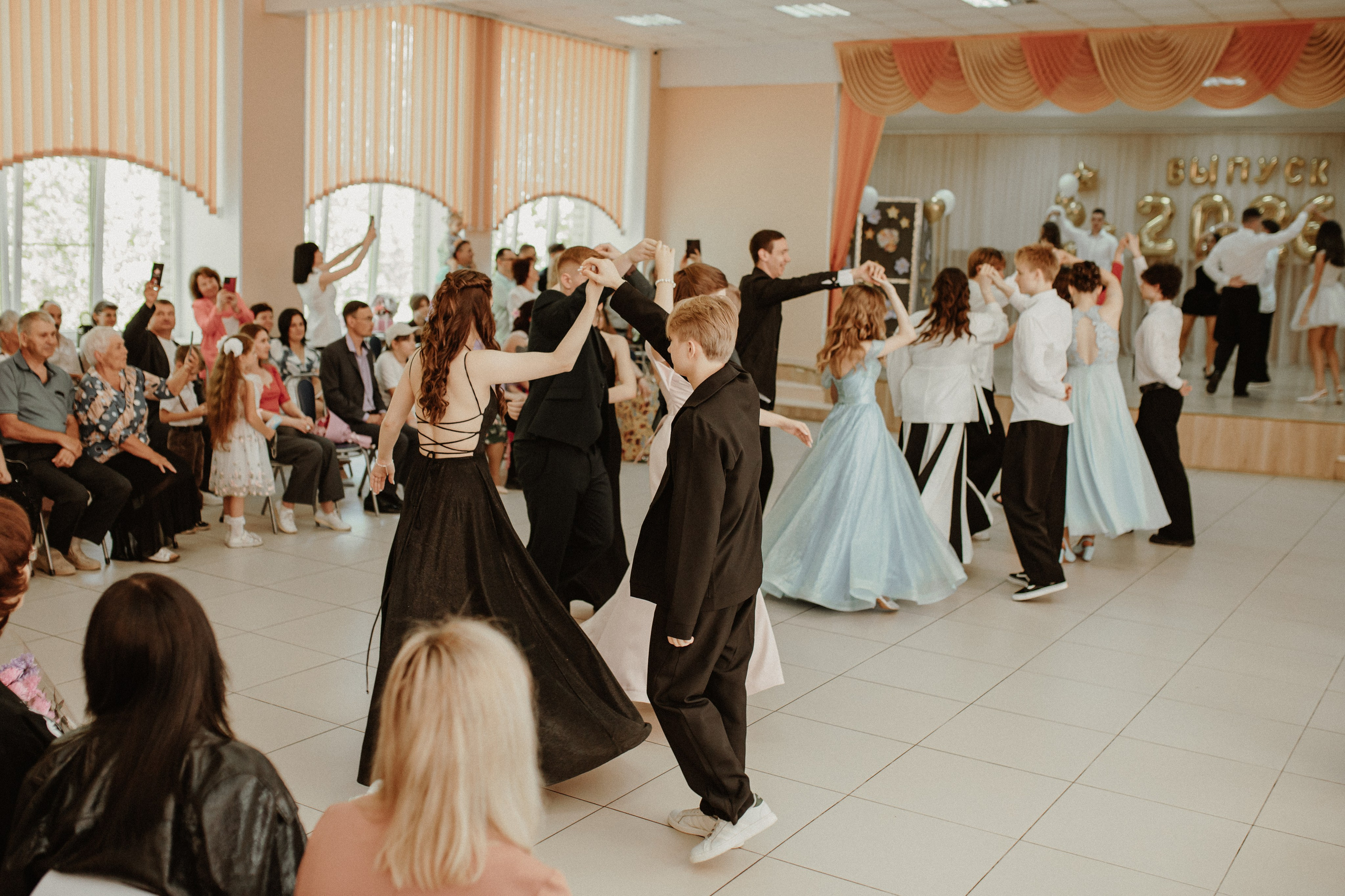 Последний звонок для учеников 11 класса. Семейный и детский фотограф в Рязани Васюгова Мария