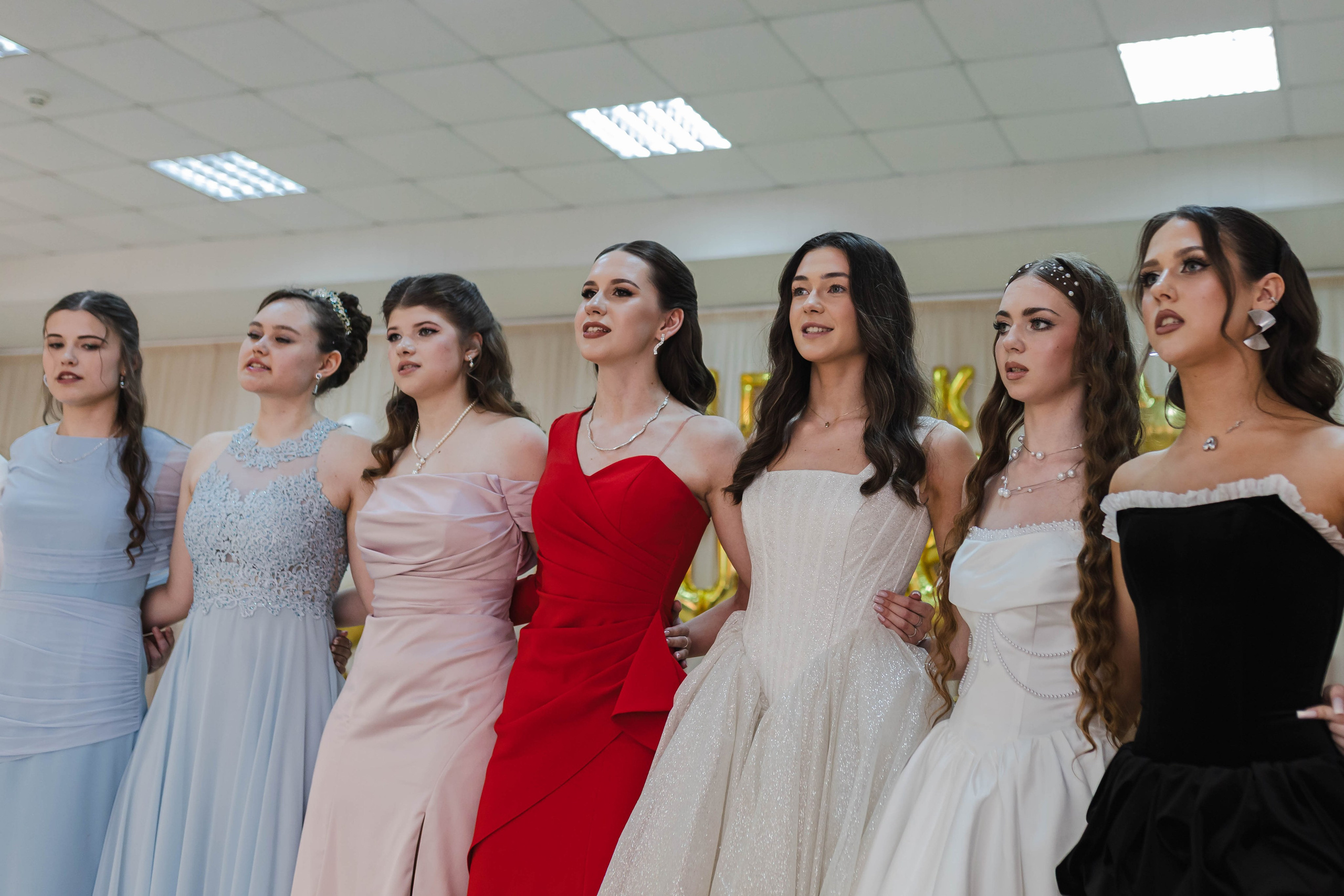 Последний звонок для учеников 11 класса. Семейный и детский фотограф в Рязани Васюгова Мария