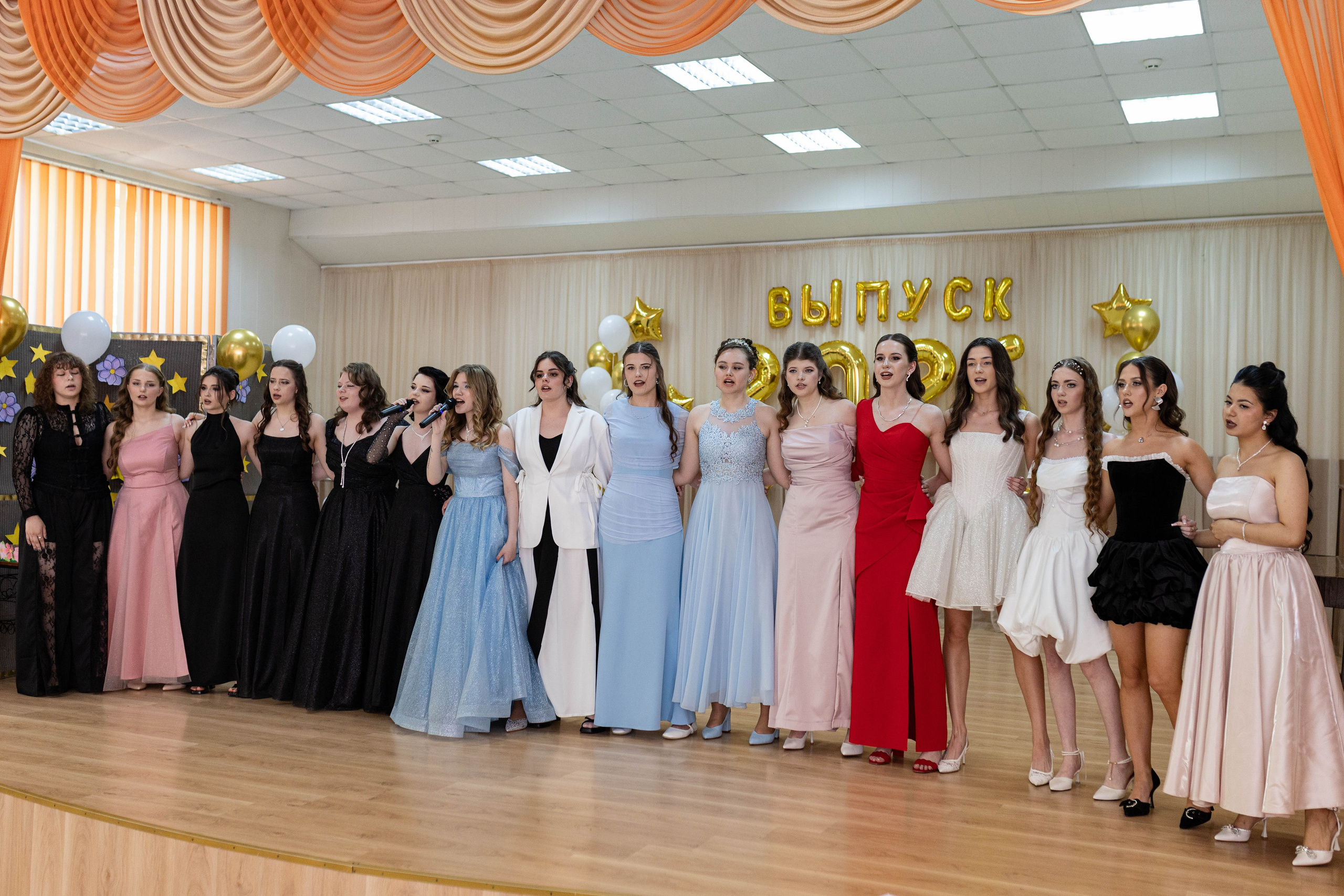 Последний звонок для учеников 11 класса. Семейный и детский фотограф в Рязани Васюгова Мария