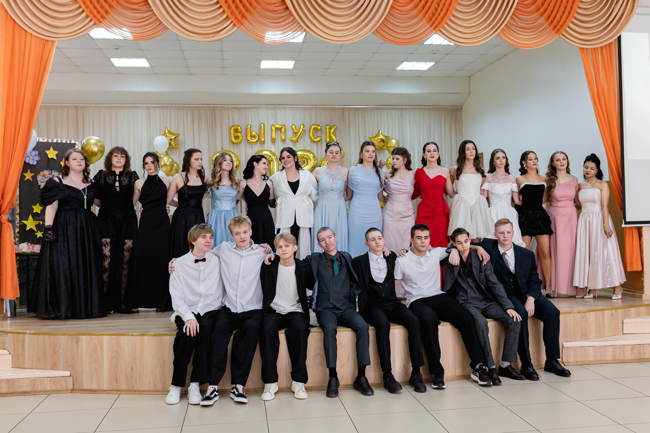 Последний звонок для учеников 11 класса. Семейный и детский фотограф в Рязани Васюгова Мария