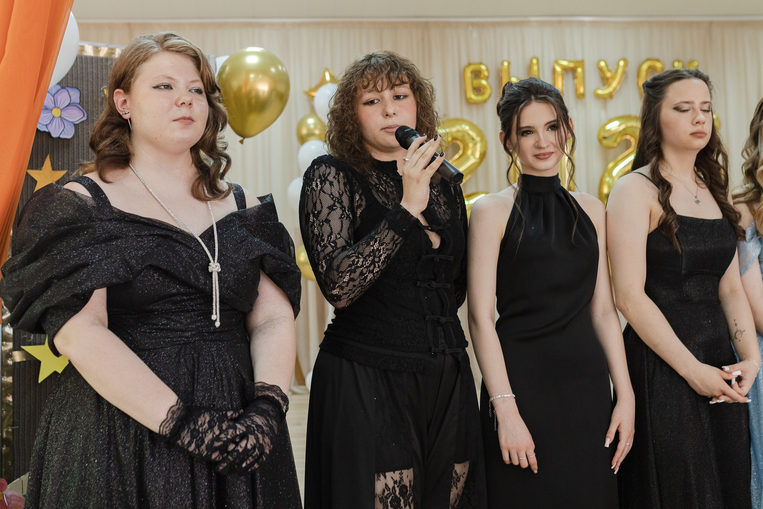 Последний звонок для учеников 11 класса. Семейный и детский фотограф в Рязани Васюгова Мария