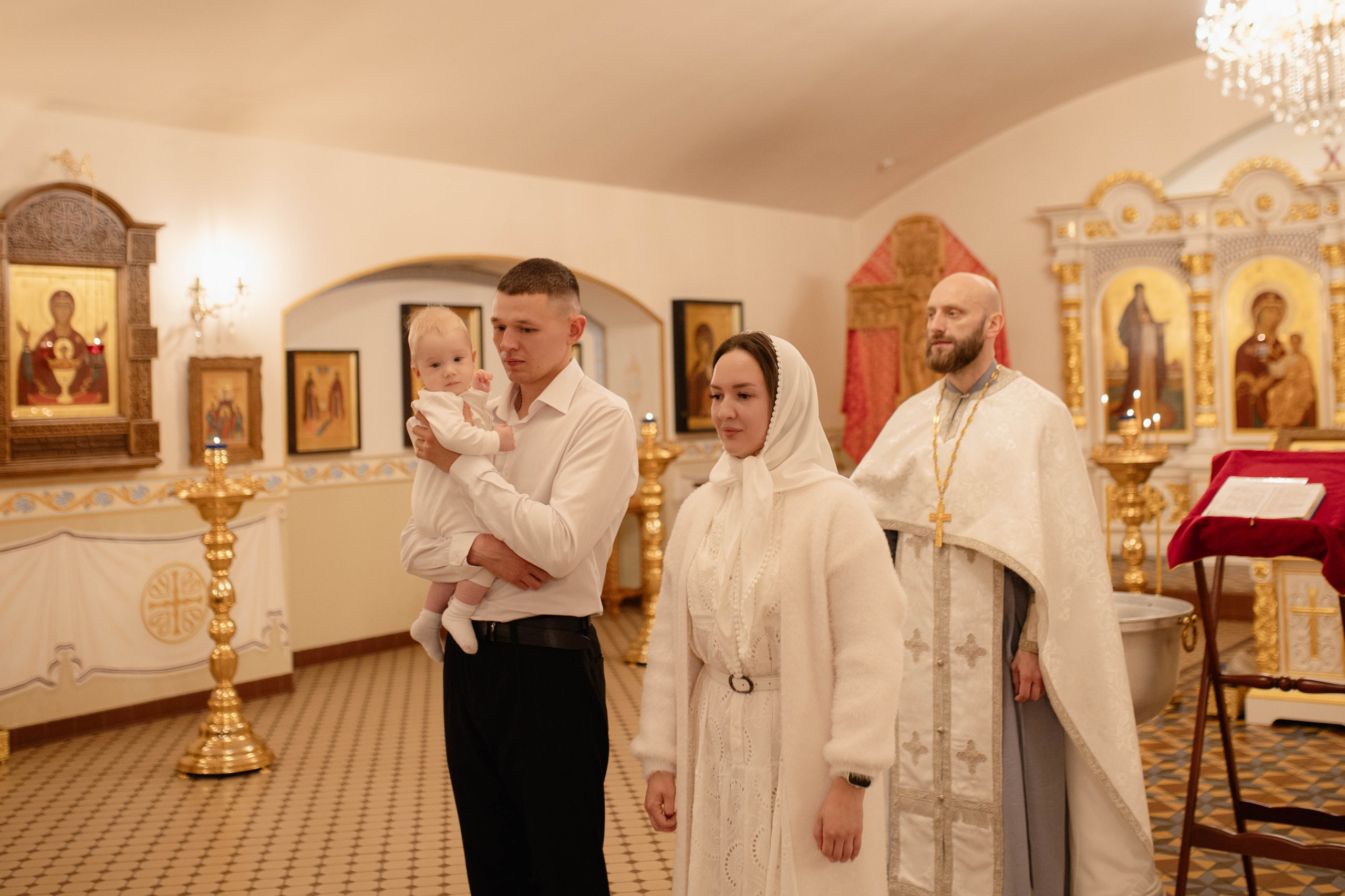 Крестины в храме Покрова Пресвятой Богородицы Сретения Господня г. Рязани. Семейный и детский фотограф в Рязани Васюгова Мария