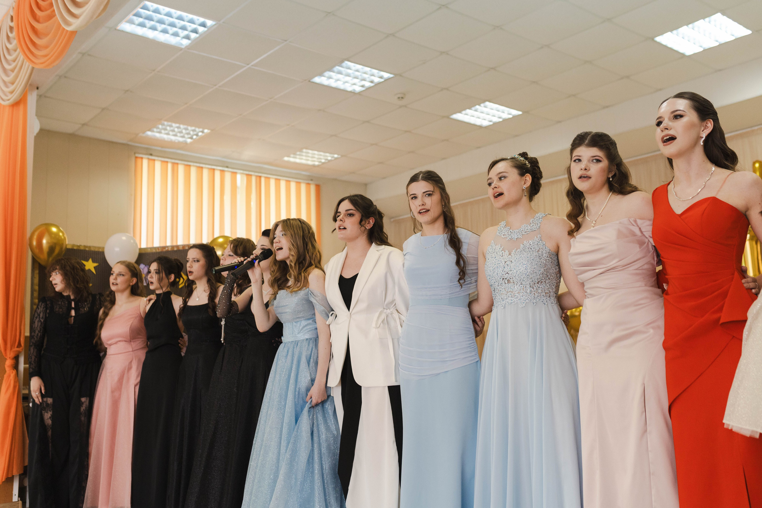 Последний звонок для учеников 11 класса. Семейный и детский фотограф в Рязани Васюгова Мария