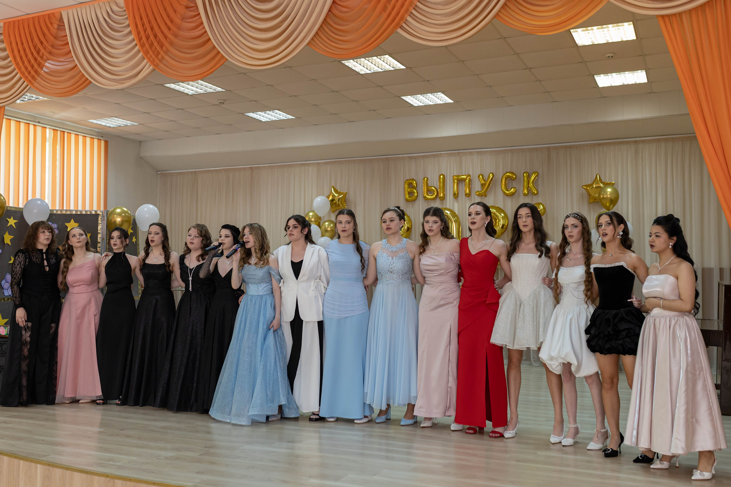 Последний звонок для учеников 11 класса. Семейный и детский фотограф в Рязани Васюгова Мария