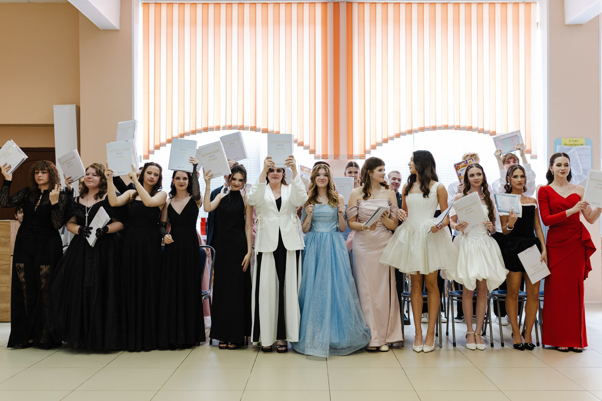 Последний звонок для учеников 11 класса. Семейный и детский фотограф в Рязани Васюгова Мария