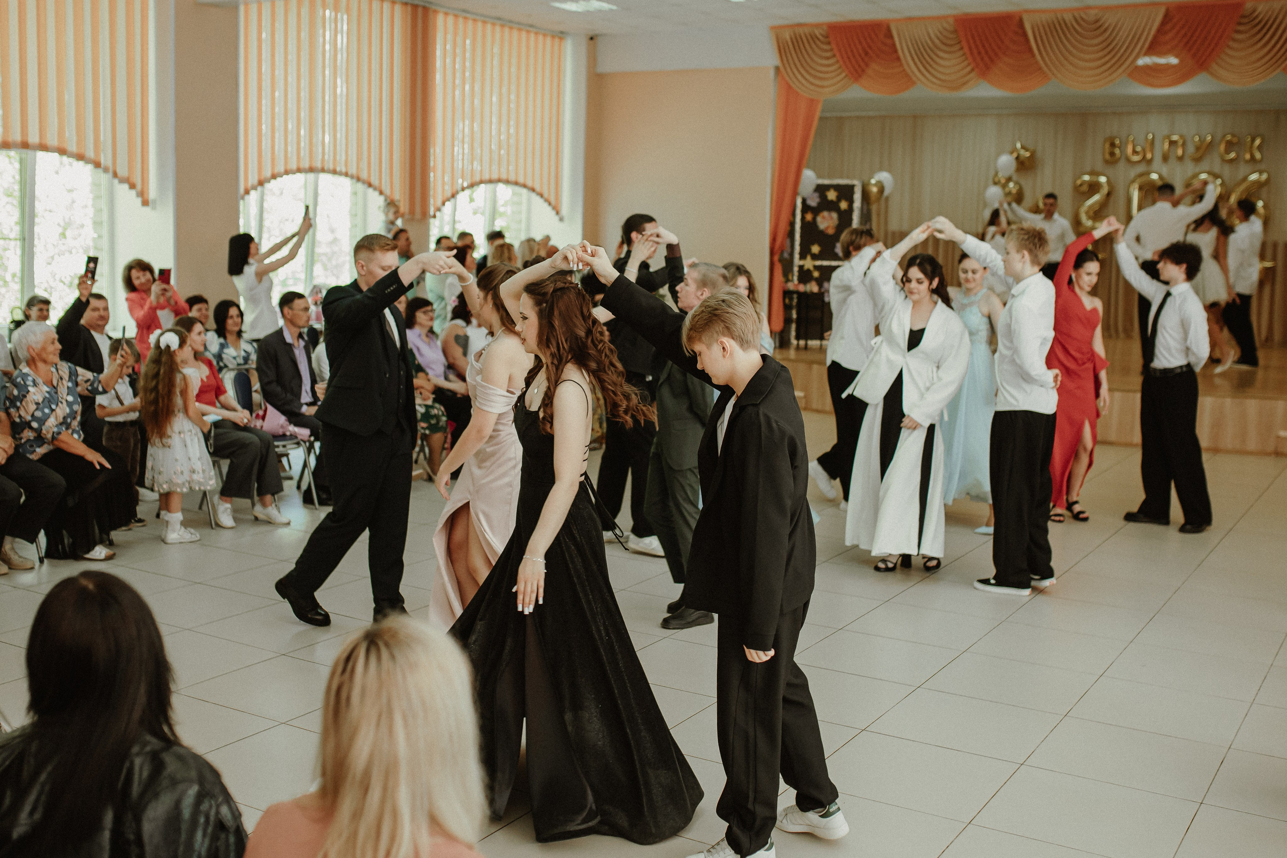 Последний звонок для учеников 11 класса. Семейный и детский фотограф в Рязани Васюгова Мария