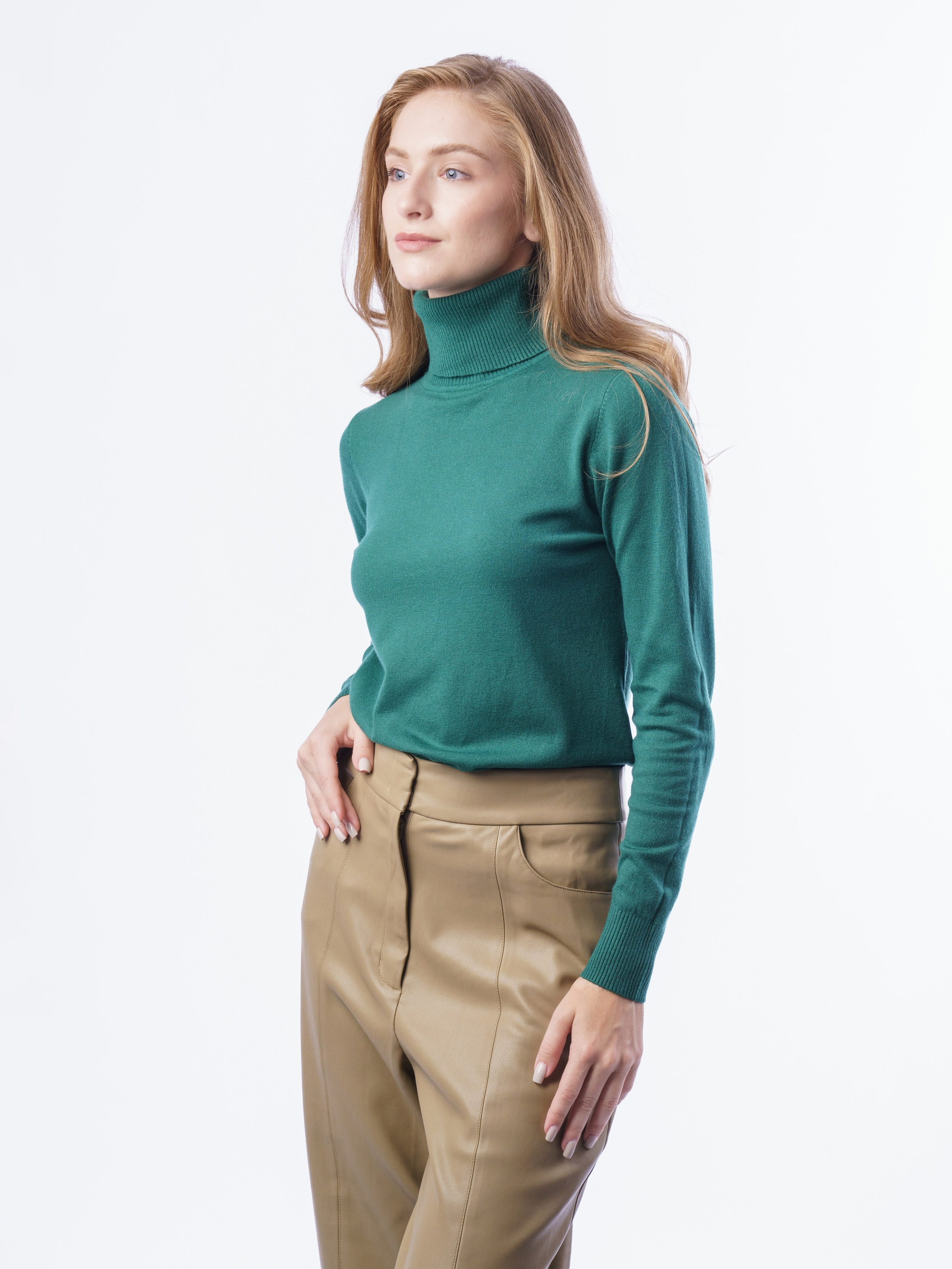 Водолазки, модель Мария и Елена. KED Production — продакшн из СПб. Создаём фото, видео и контент, который помогает брендам и селлерам продавать больше