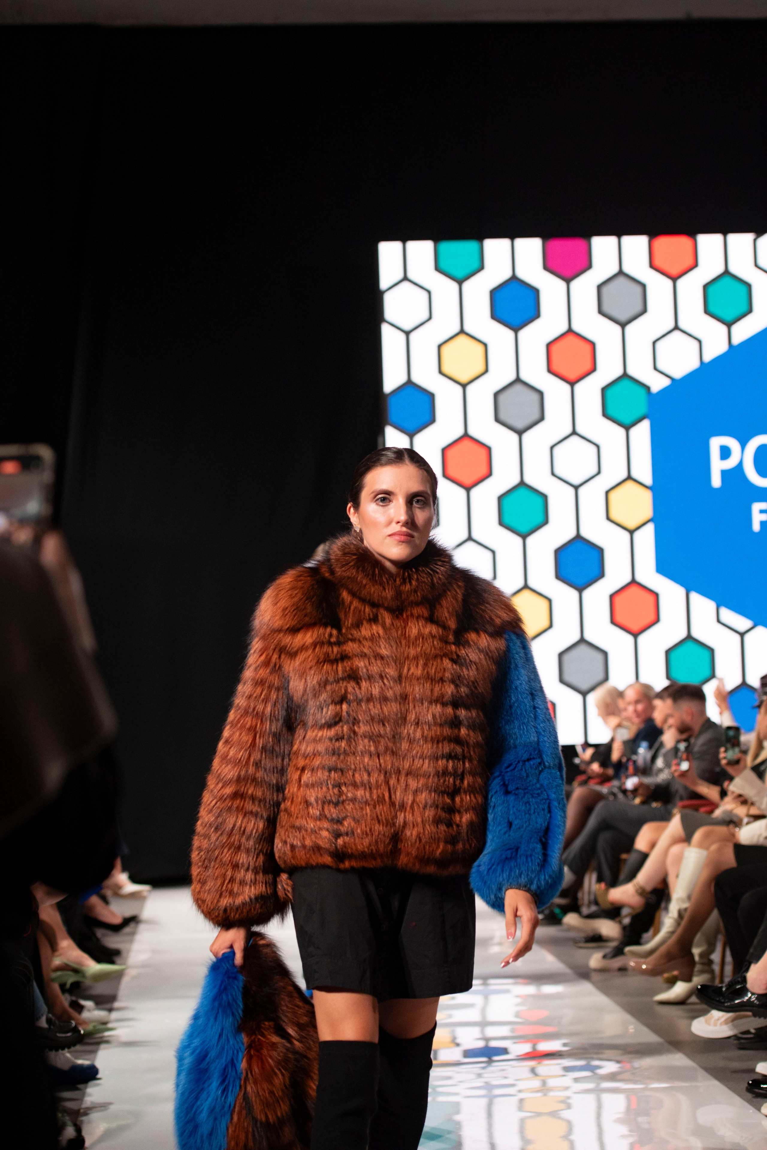 Фотограф на модельный показ. Свадебный, семейный, фэшн фотограф, школьный фотограф в Сочи