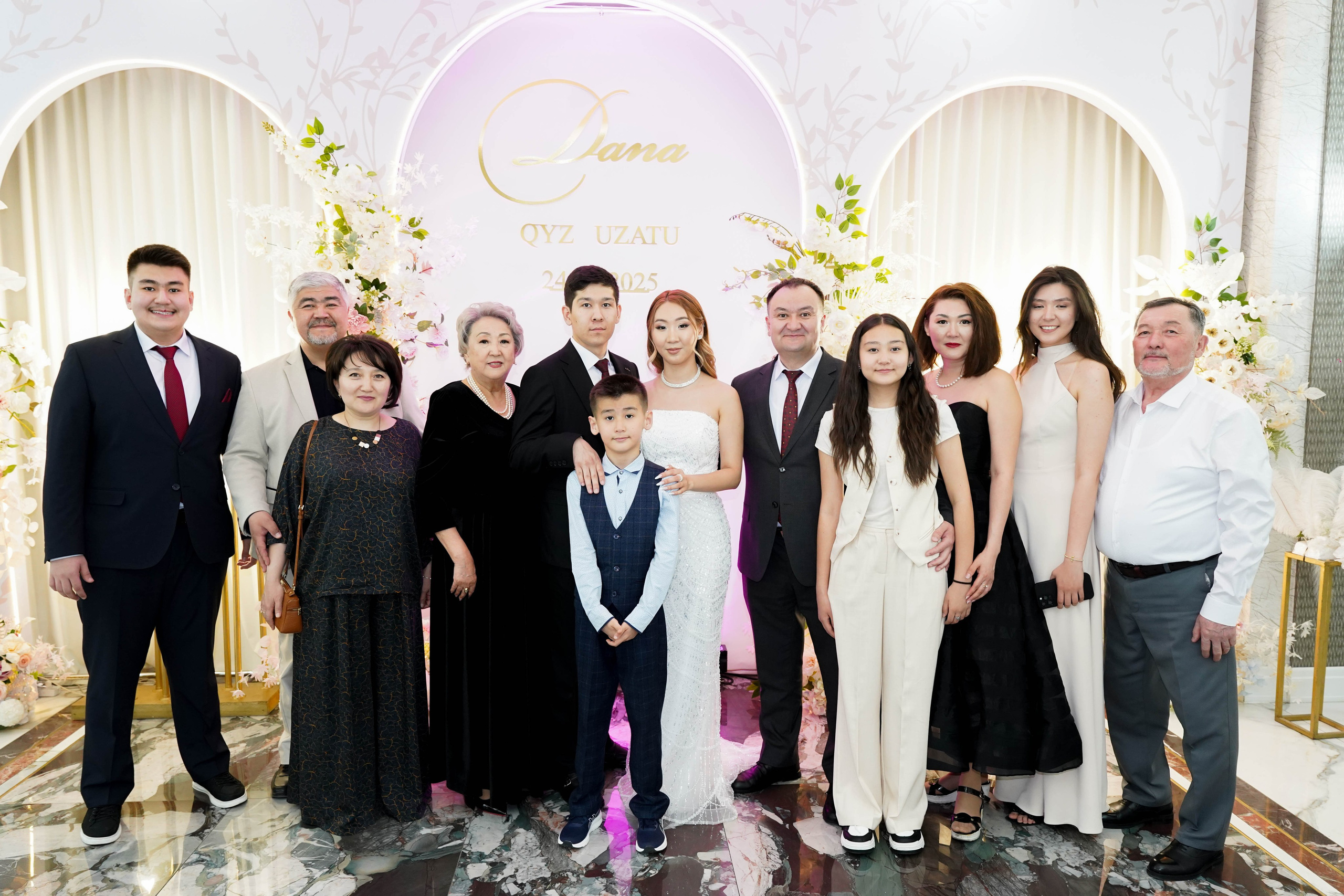 Dana uzatu. Фотограф Ернар Ержанов