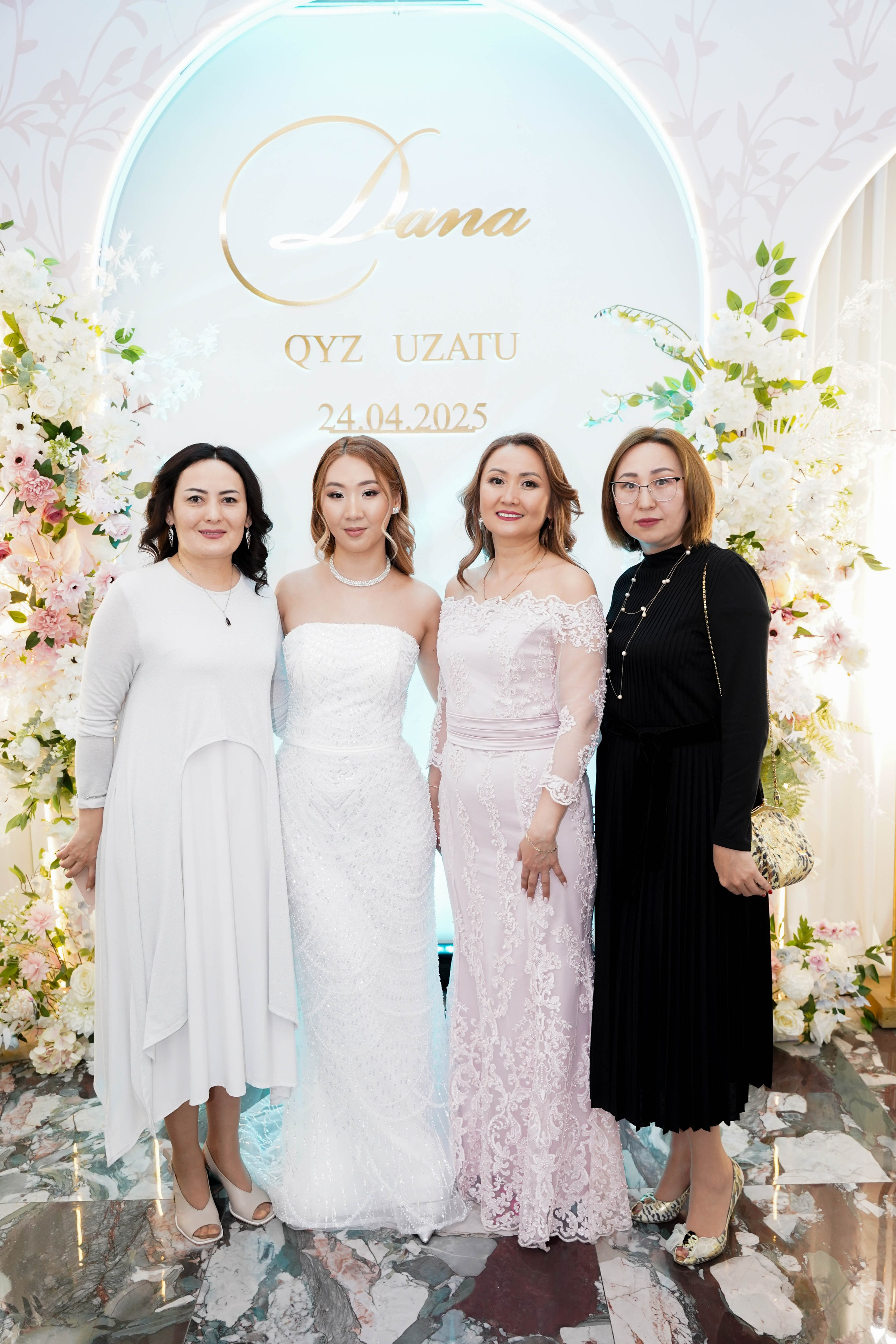 Dana uzatu. Фотограф Ернар Ержанов