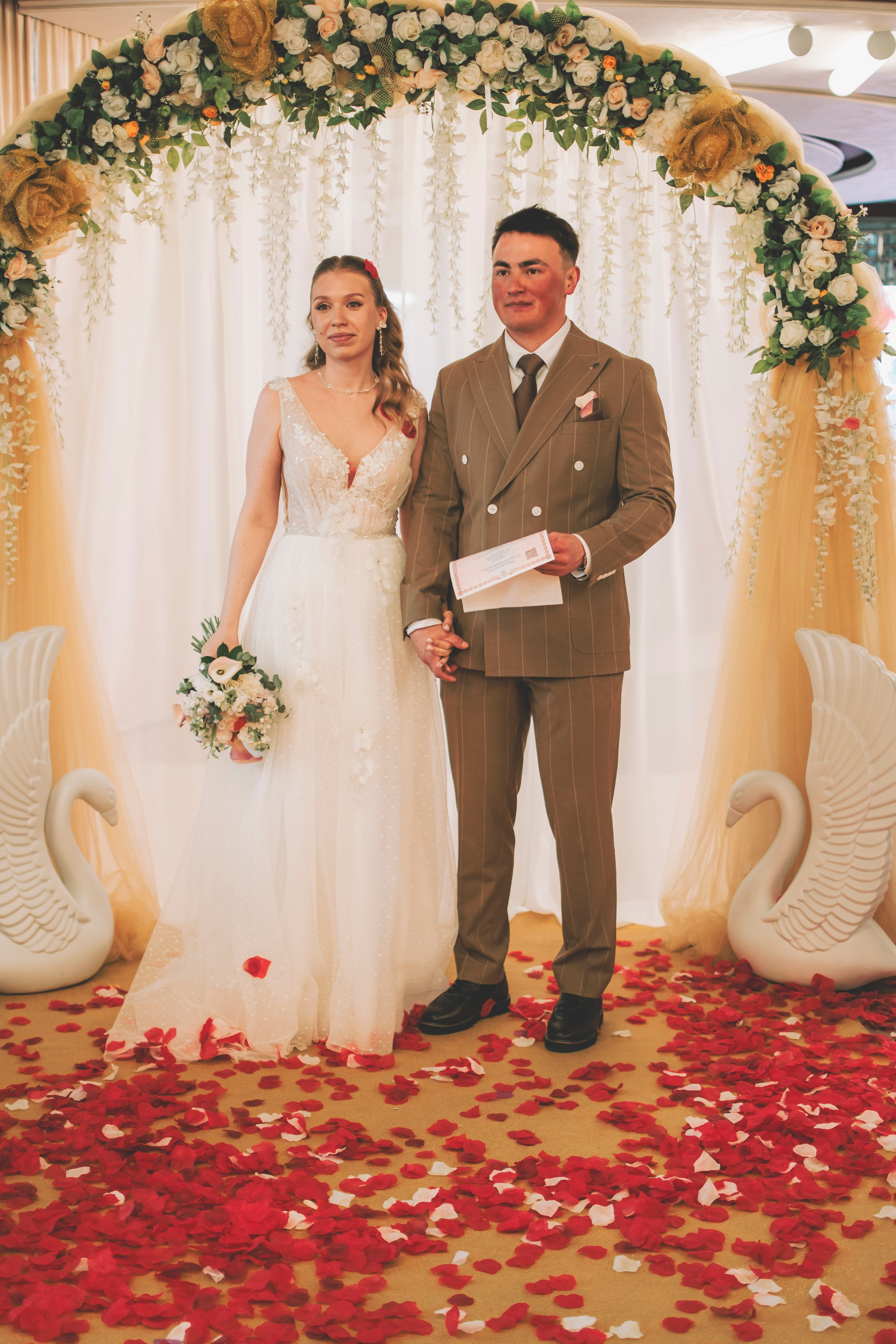 Альберт и Анастасия (Студийная фотосессия, роспись в ДК Нефтяник + фотосессия с гостями). Семейный и свадебный фотограф Губкинский и Ставрополь