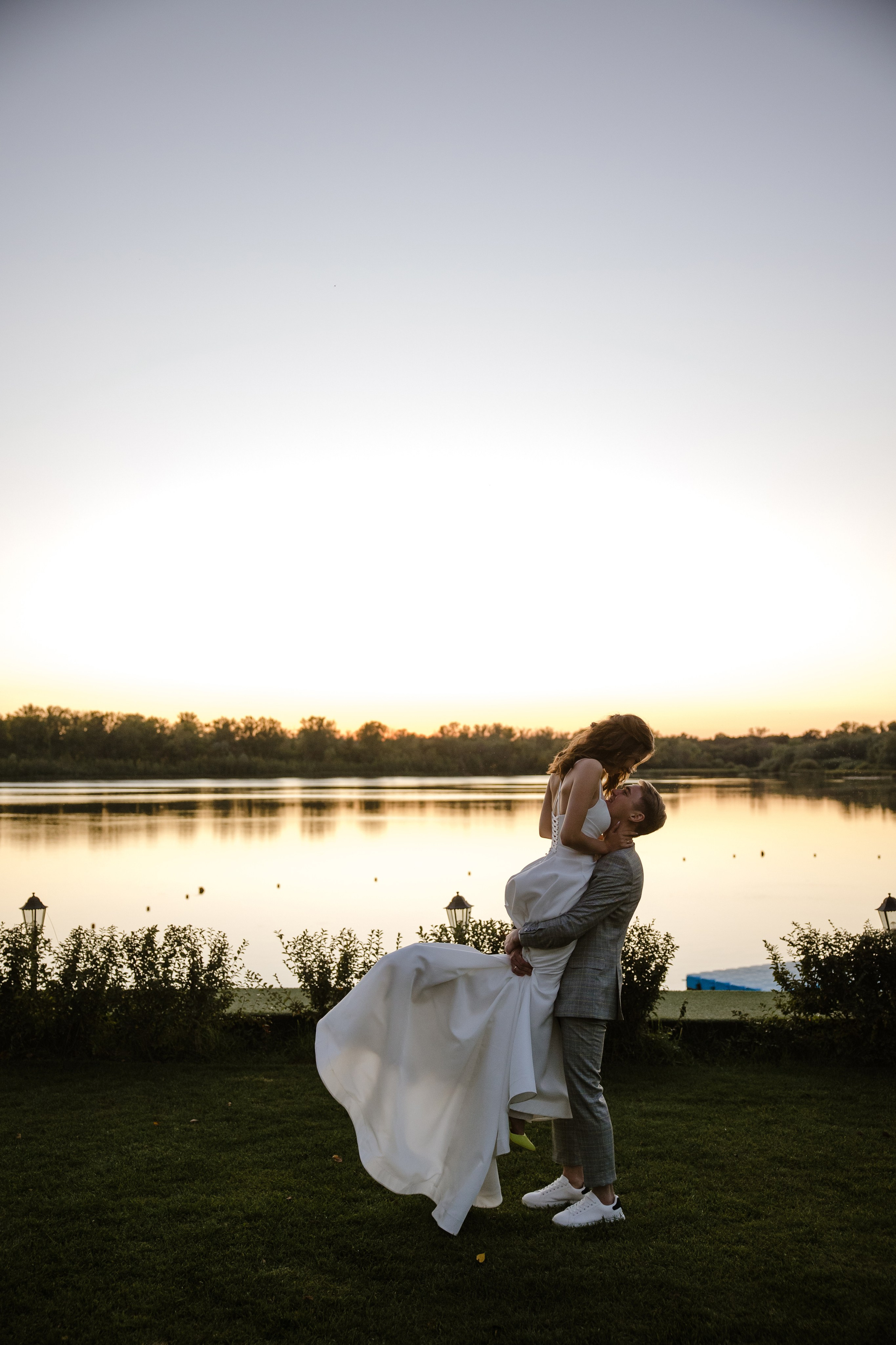 Яркая неоновая свадебная фотосессия в «Нет на карте». Свадебный и семейный фотограф в Самаре и Тольятти | Елена Топанцева