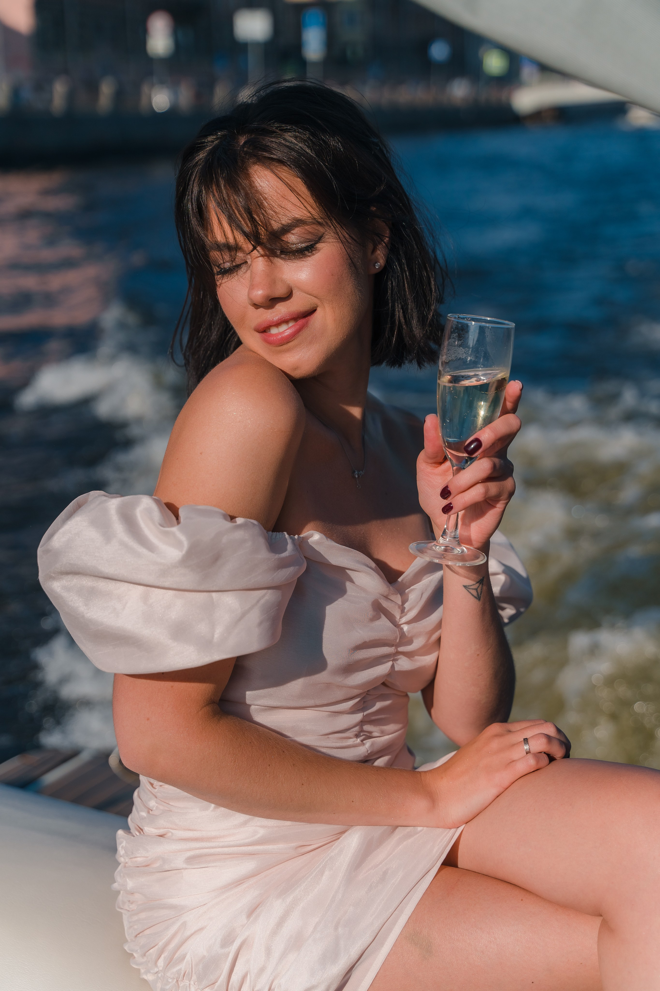 Фотосъемка девичника, встреча девушек, веселые женские портреты