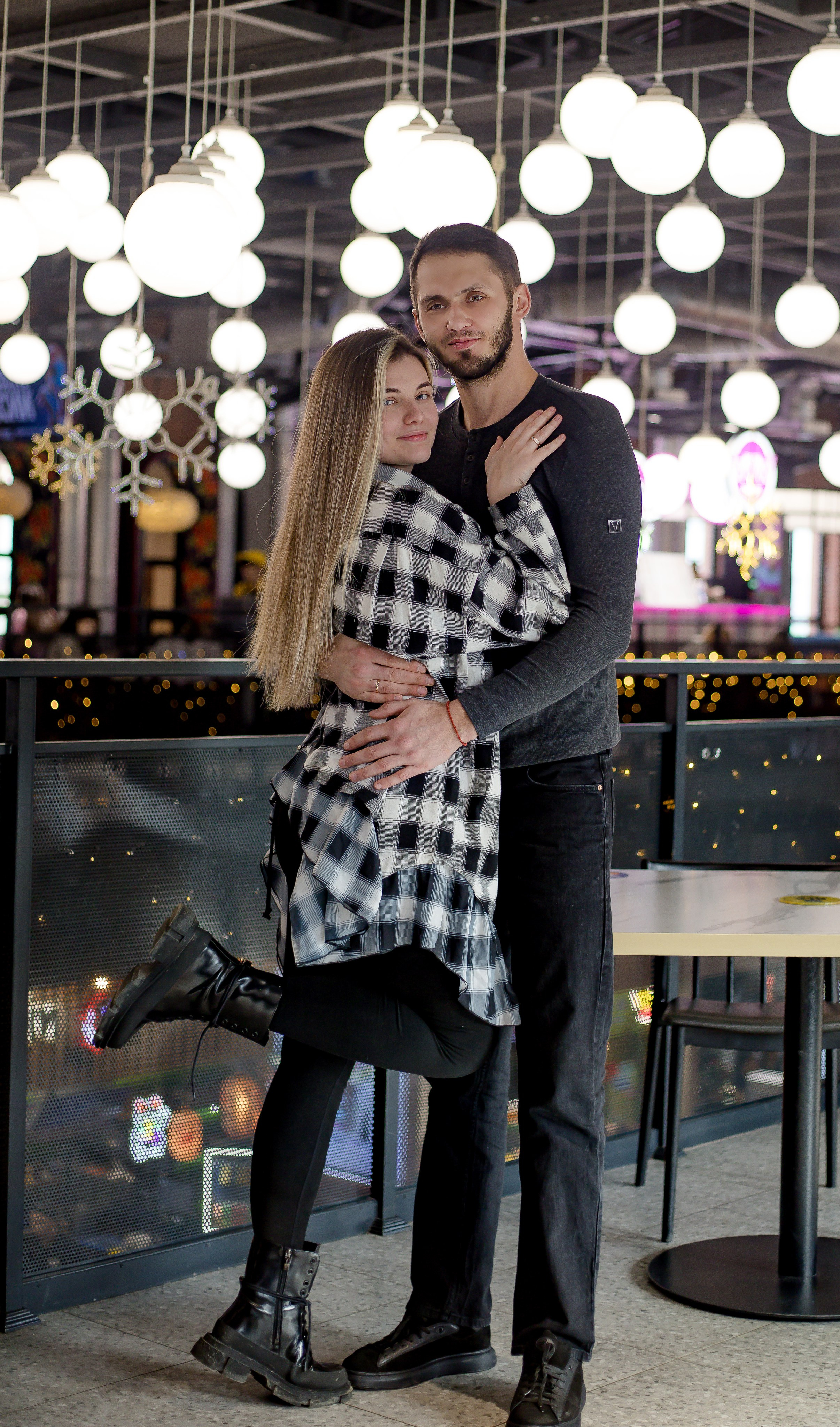 Love story. Фотограф Краснодара, фотограф в парке Галецкого.репортажный фотограф. детский фотограф, свадебный фотограф. профессиональный фотограф