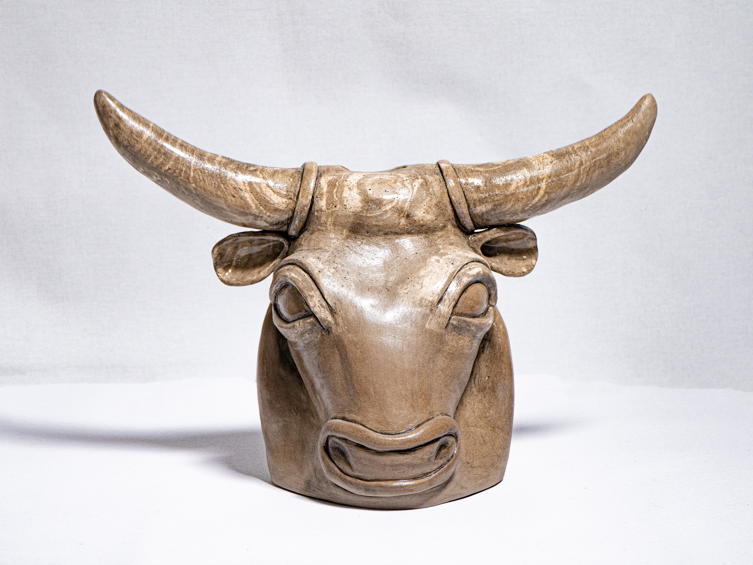 Дизайнерская скульптура головы быка для интерьера