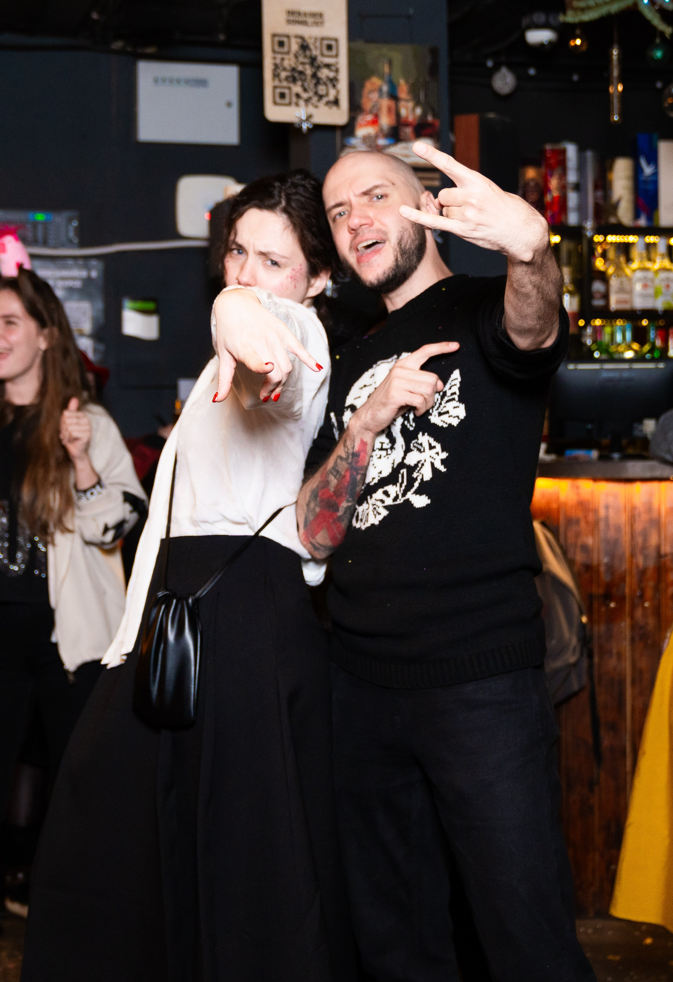 Новый год 2026. Новогодняя ночь 2026 в баре Дебошир (Debaser). Репортажный, street и urban фотограф в Санкт-Петербурге Мальцев Евгений