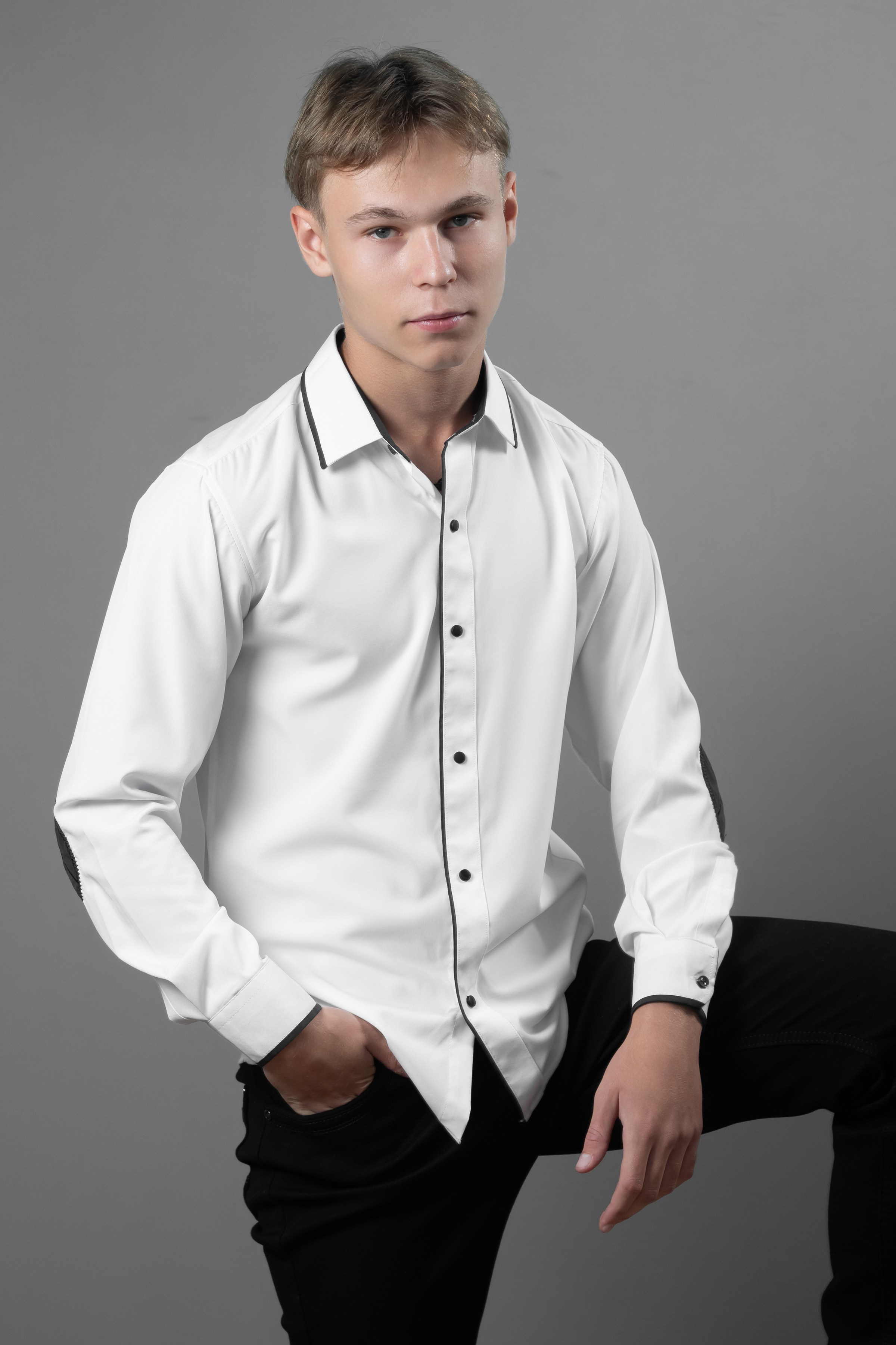 Портреты на сером  фоне. Ольга Плаксина фотограф в Саратове