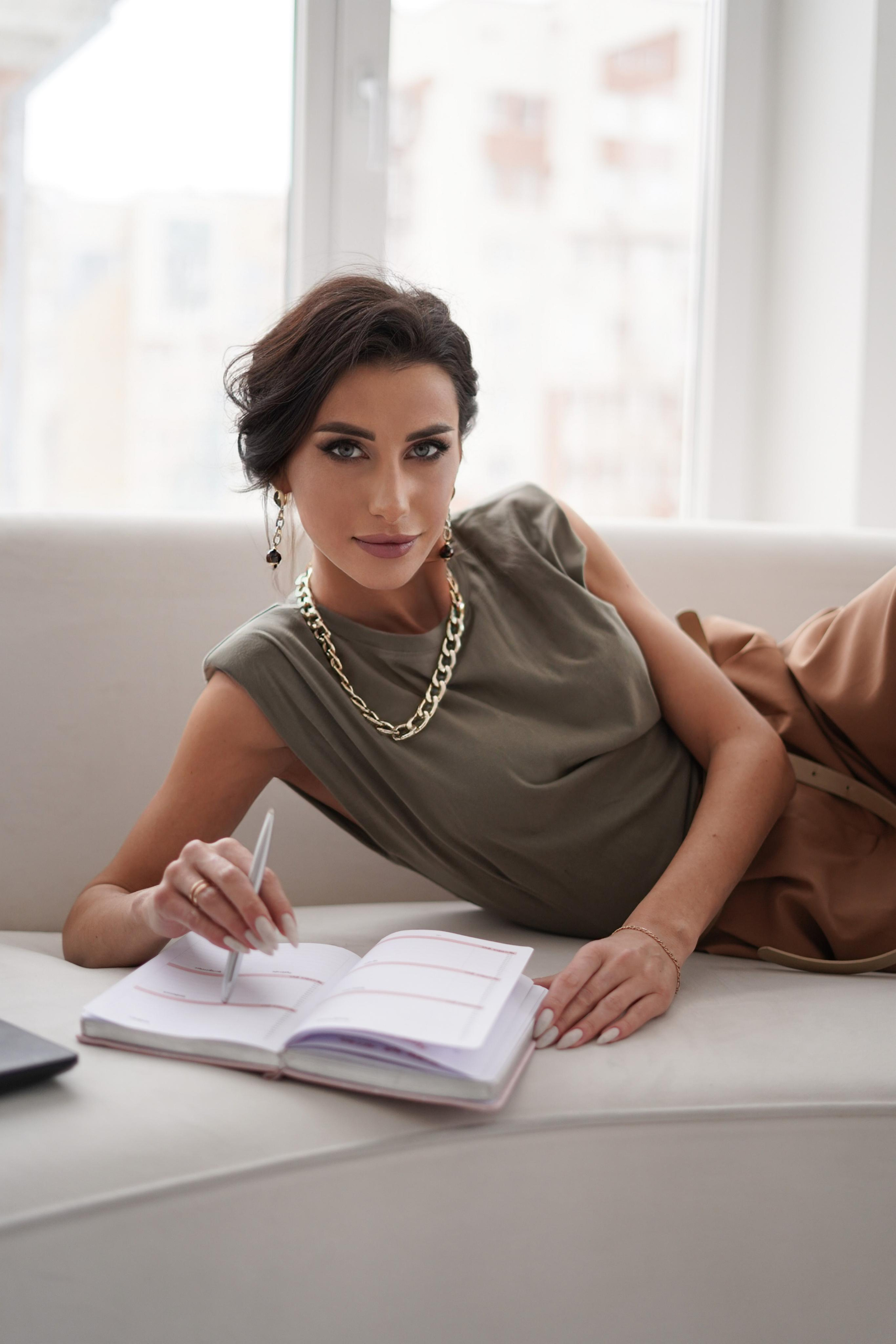 Мастер маникюра — Нина. Контент фотограф в Самаре Гудалова Елена