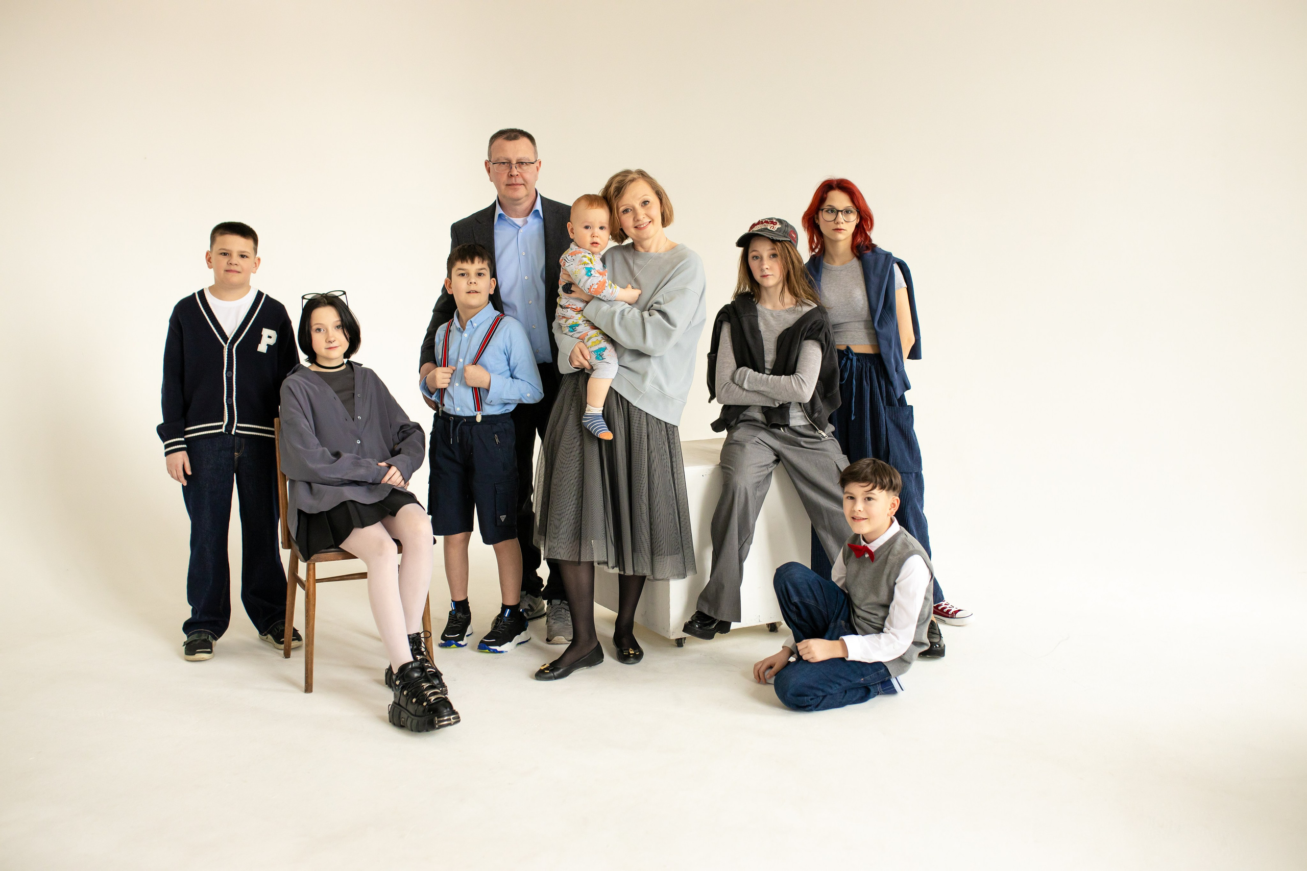 Семейная фотосессия на циклораме с естественным светом. Фотограф в Железнодорожном и Балашихе