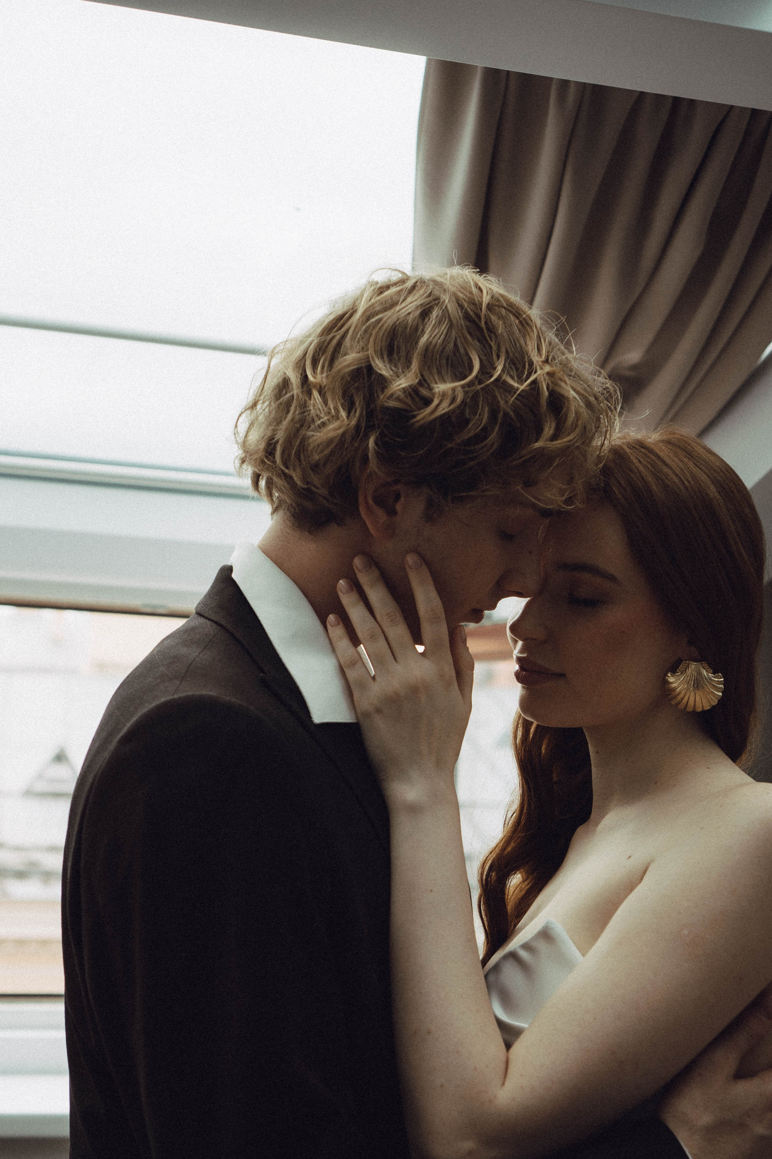 СВАДЕБНАЯ СЬЕМКА В ОТЕЛЕ. СБОРЫ ЖЕНИХА И НЕВЕСТЫ И ТАКЖЕ ТОР И ПОДГОТОВКА К ПРОГУЛКЕ. Профессиональный фотограф, Санкт-Петербург — Виктория Богомолова