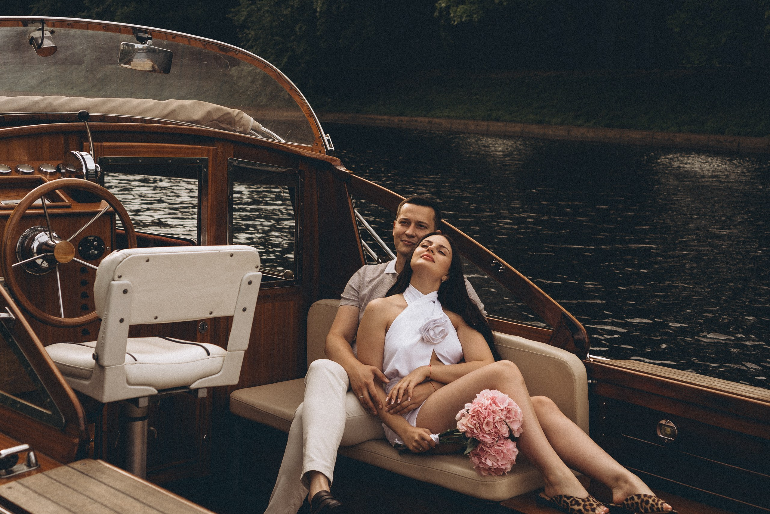 СВАДЕНБНАЯ СЬЕМКА НА КАТЕРЕ ПО КАНАЛАМ САНКТ-ПЕТЕРБУРГА И В АКВАТОРИИ НЕВЫ. Профессиональный фотограф, Санкт-Петербург — Виктория Богомолова