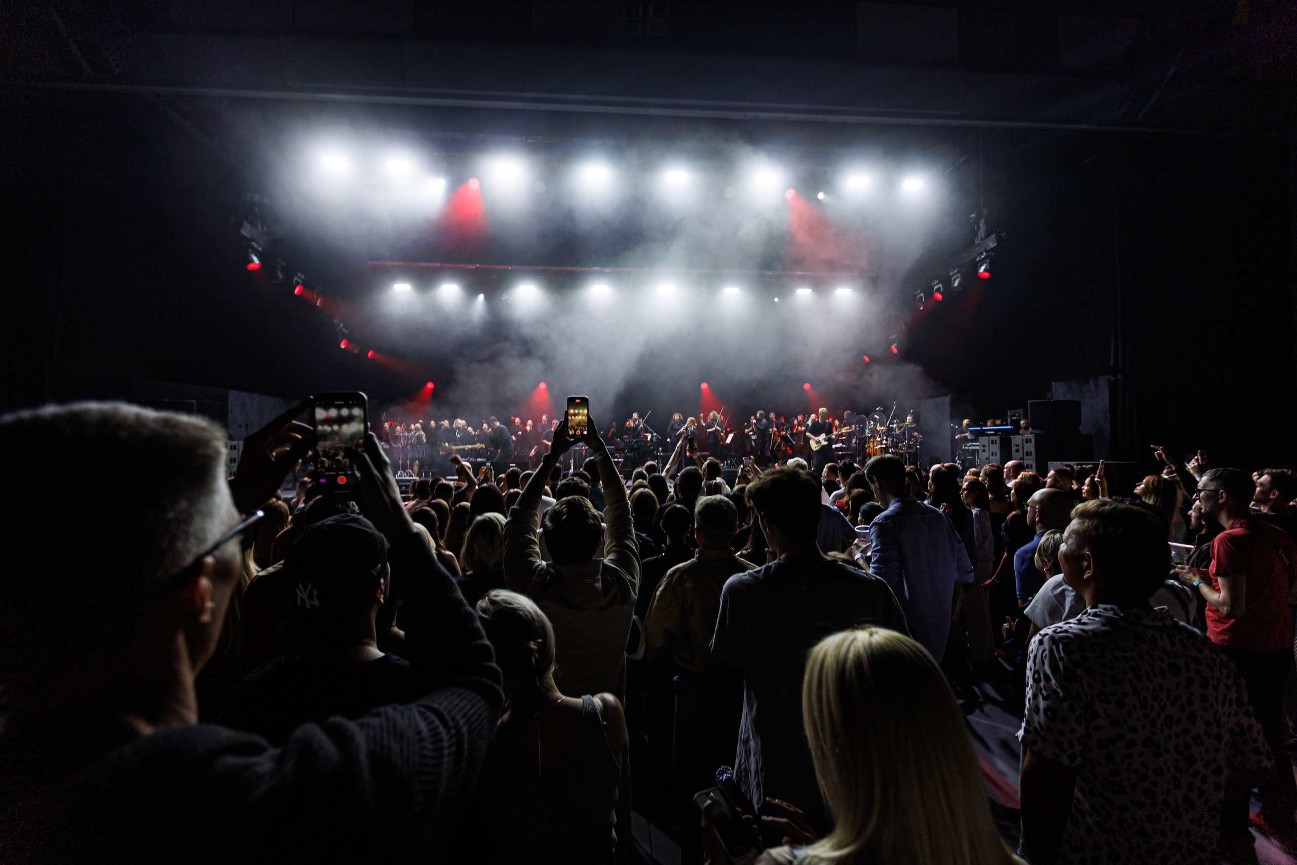 Concert Photography in Dubai — Anton Belyaev Live Performance. Evgen Yatsenko — Photographer in Dubai