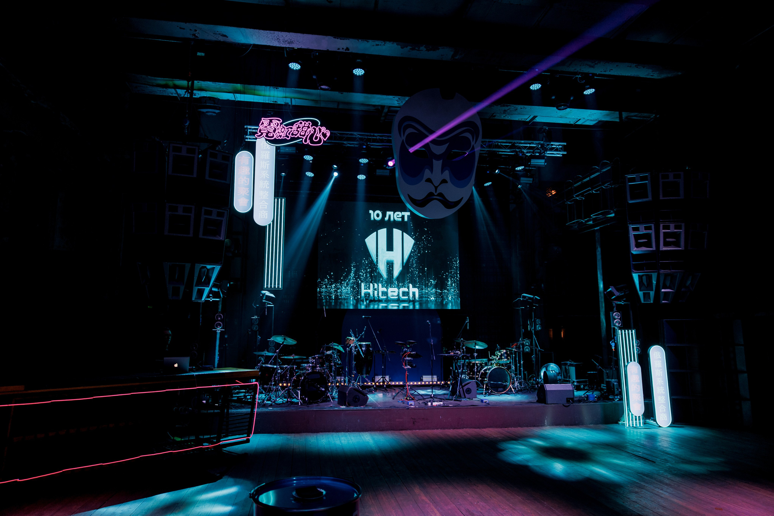 Hitech / Мутабор «Дельфин». Свадебный и семейный фотограф