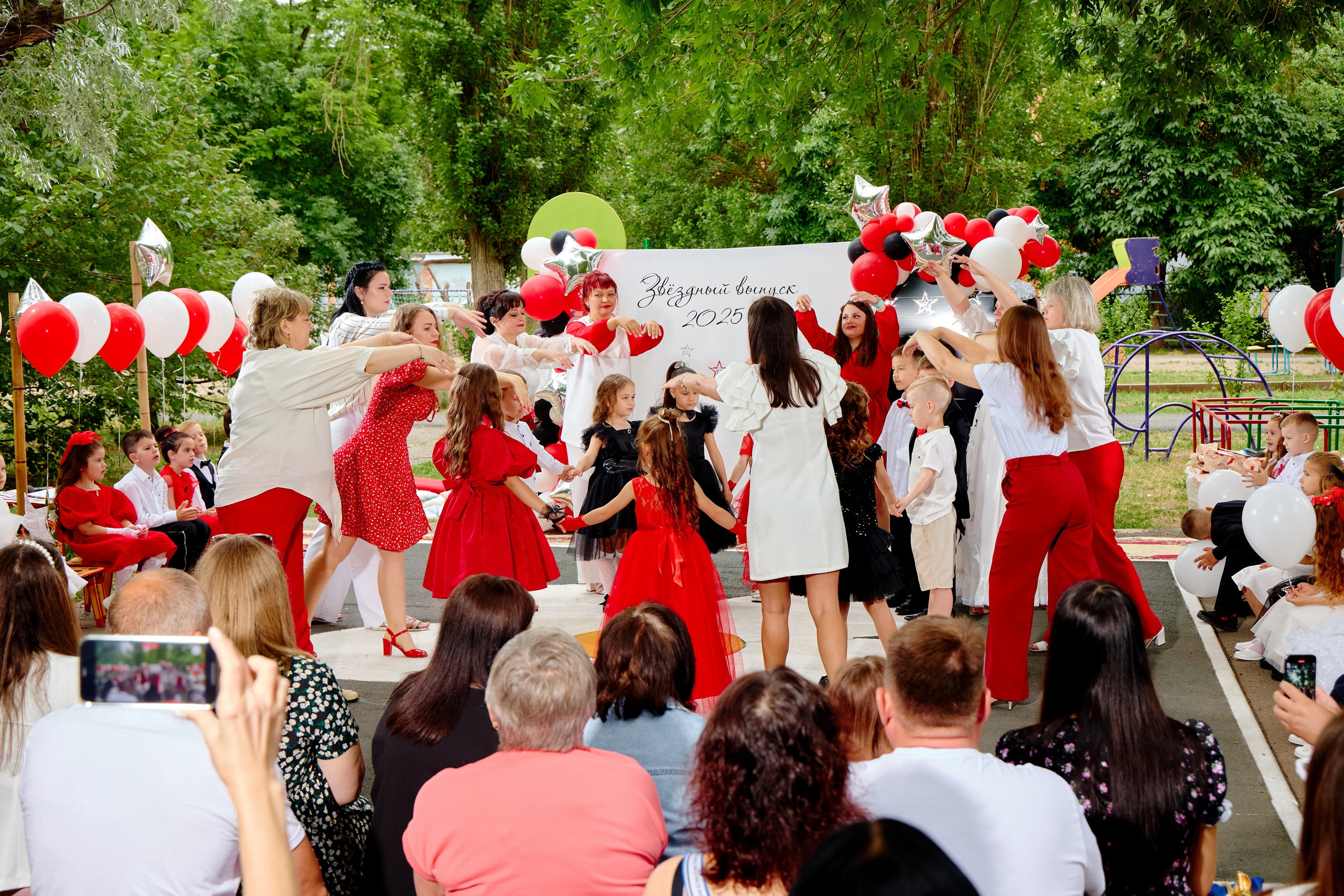 Выпускной 45 сад. Фотограф Выпускные альбомы Таганрог Сергей Коробченко