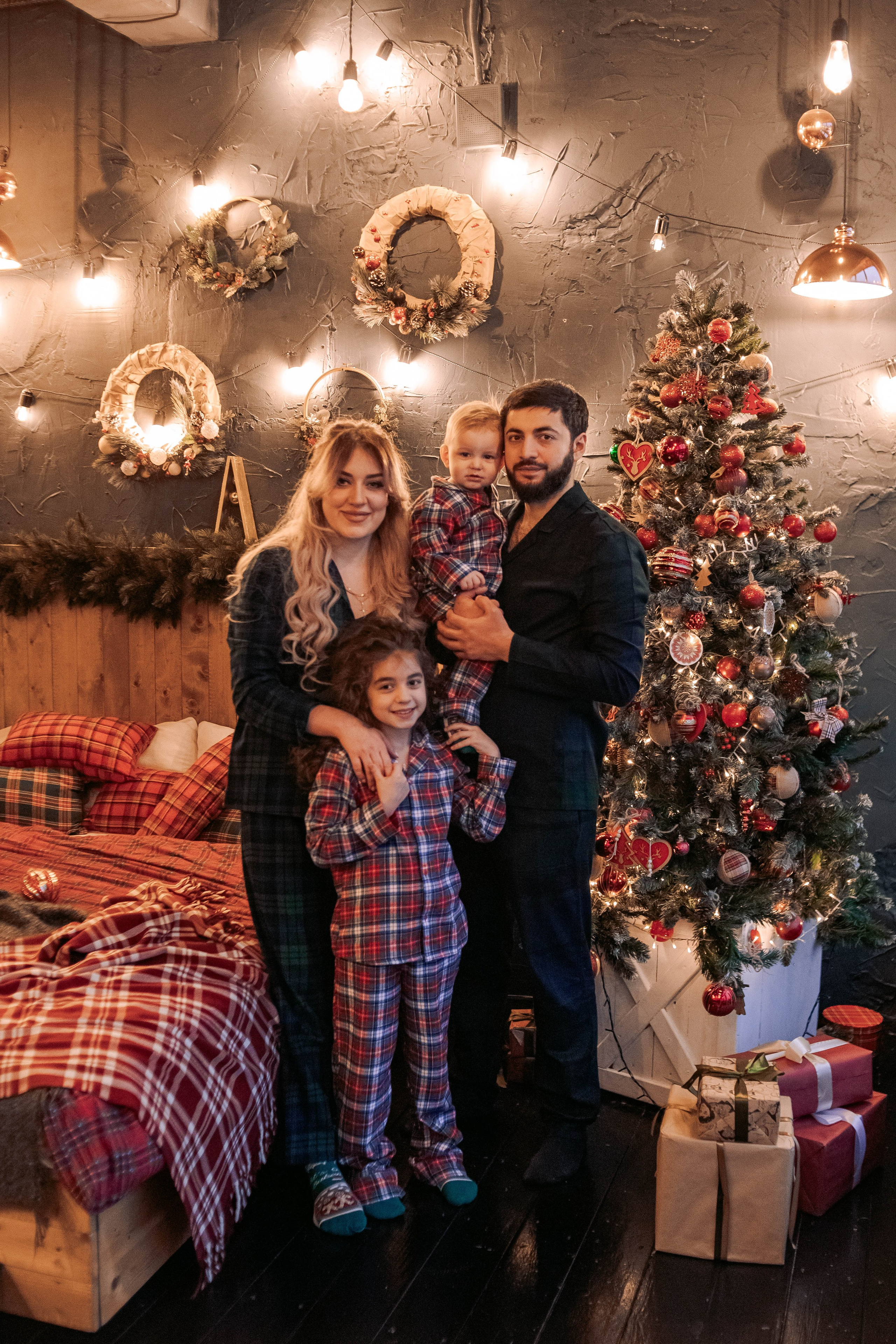 Семейная фотосессия к новому году в фотостудии в Санкт-Петербурге. Фотограф в Санкт-Петербурге, Анна Скворцова