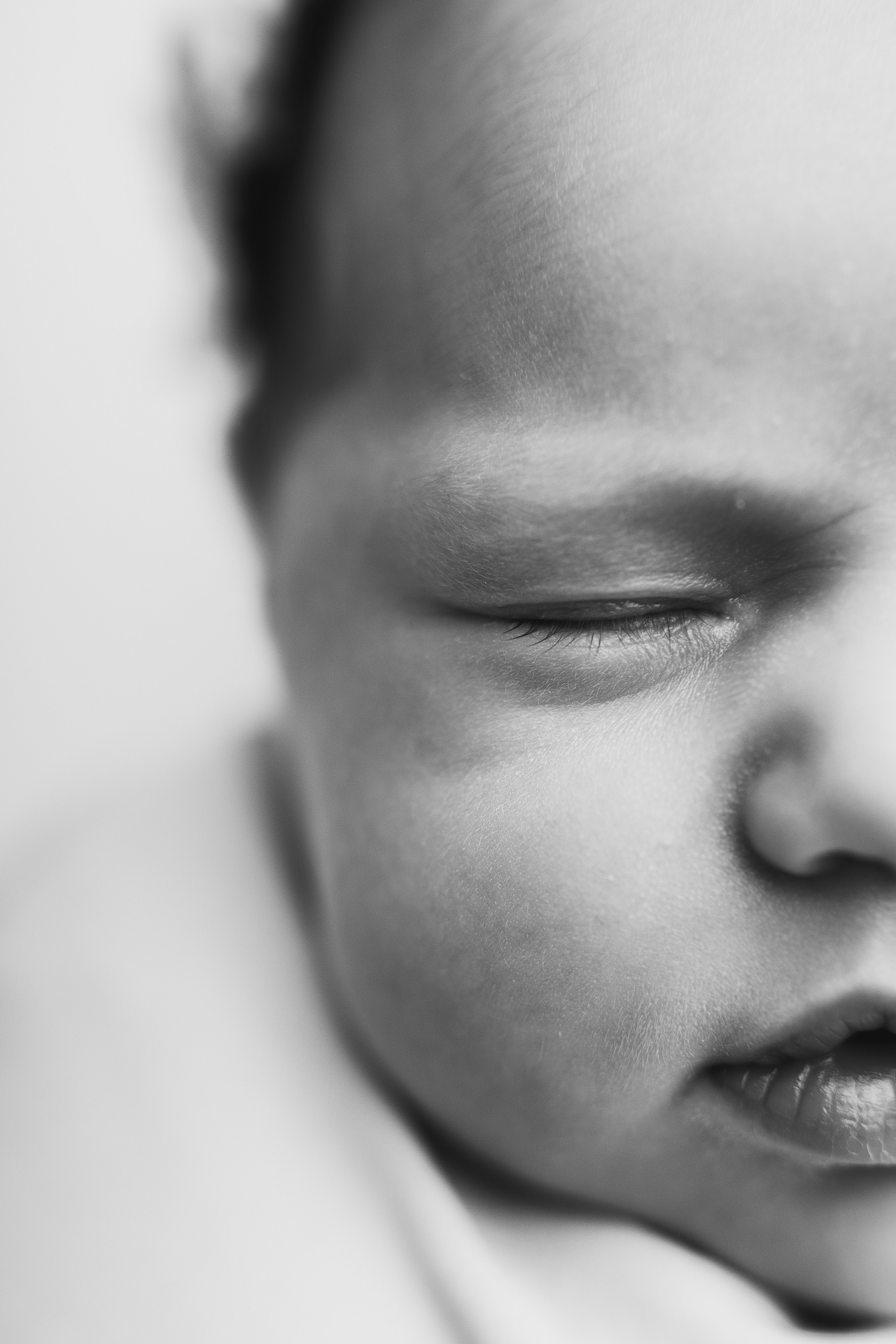 Newborn (фотосессия новорожденных). Фотостудия для новорожденных и малышей в Твери — На ручки