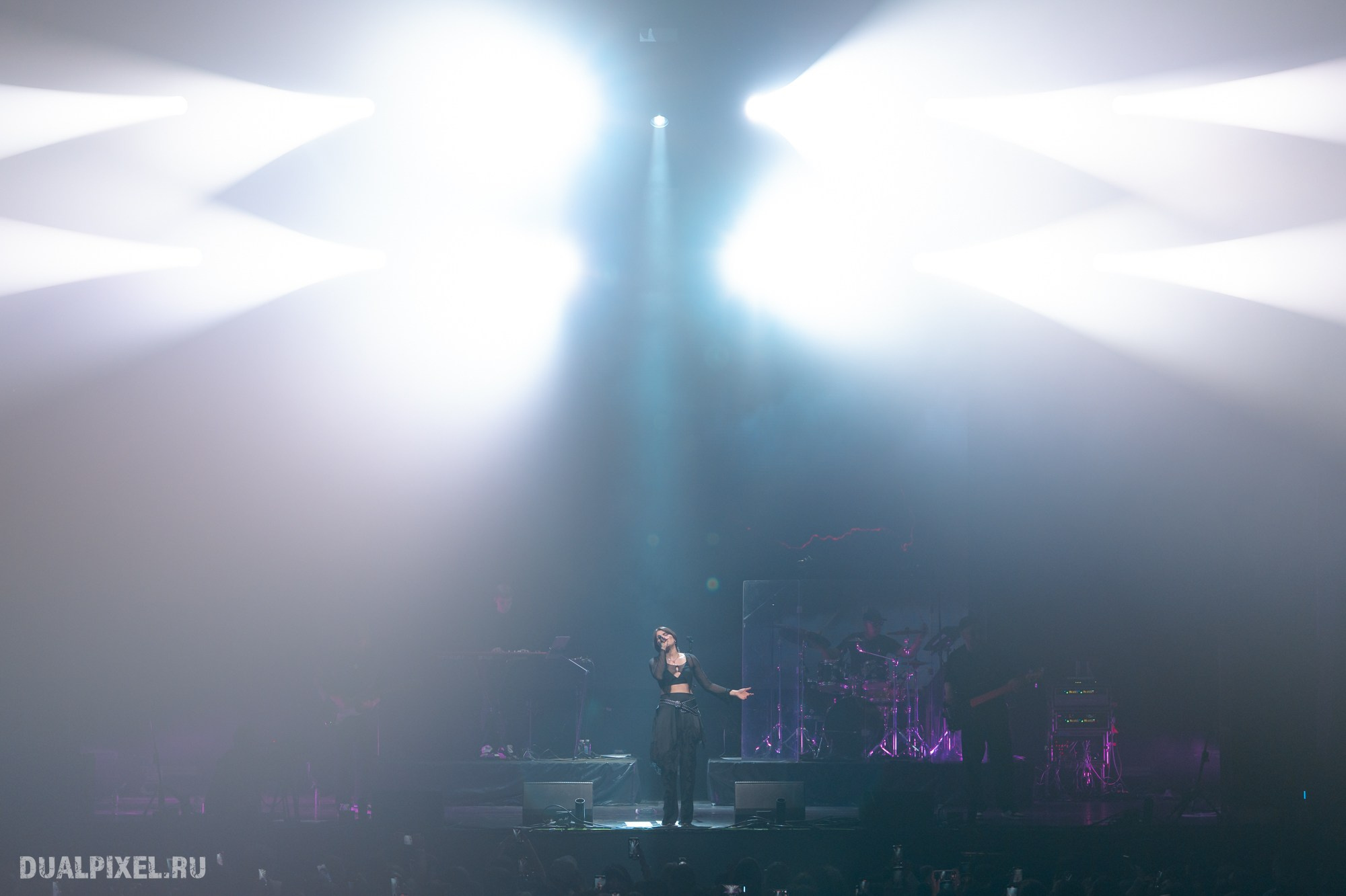 Mona. Магия музыки в кадре: Концертная Фотография